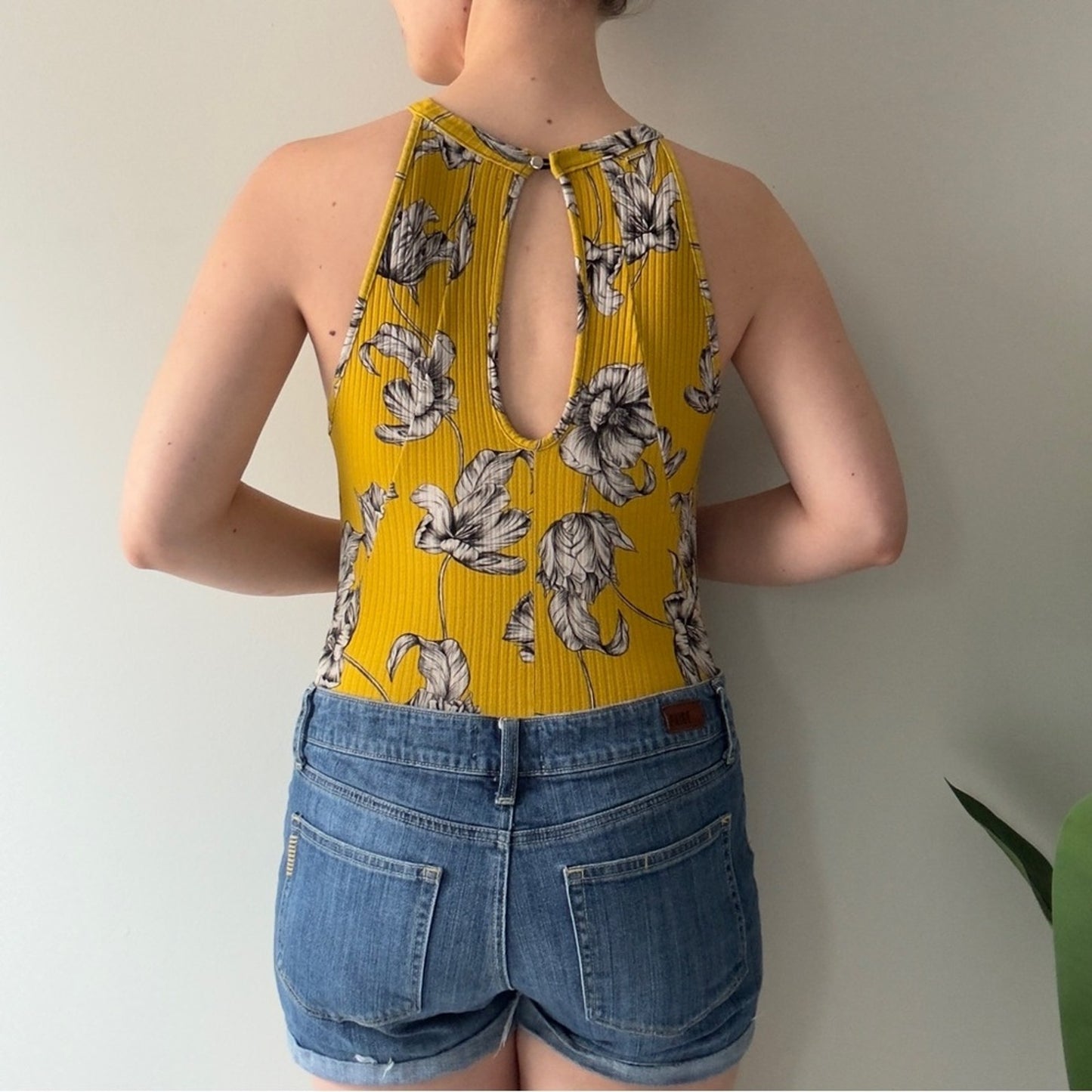 Sommer Floral Yellow Halter Neck Bodysuit Button Keyhole Back Sleeveless Ribbed