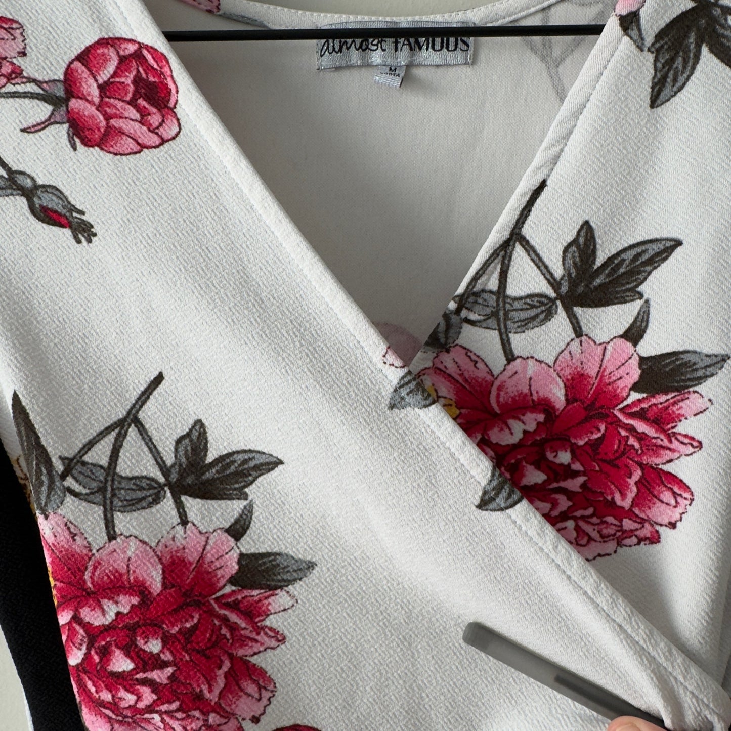 Almost Famous Floral Faux Wrap Mini Dress Short Sleeve V-Neck Bodycon Crepe M