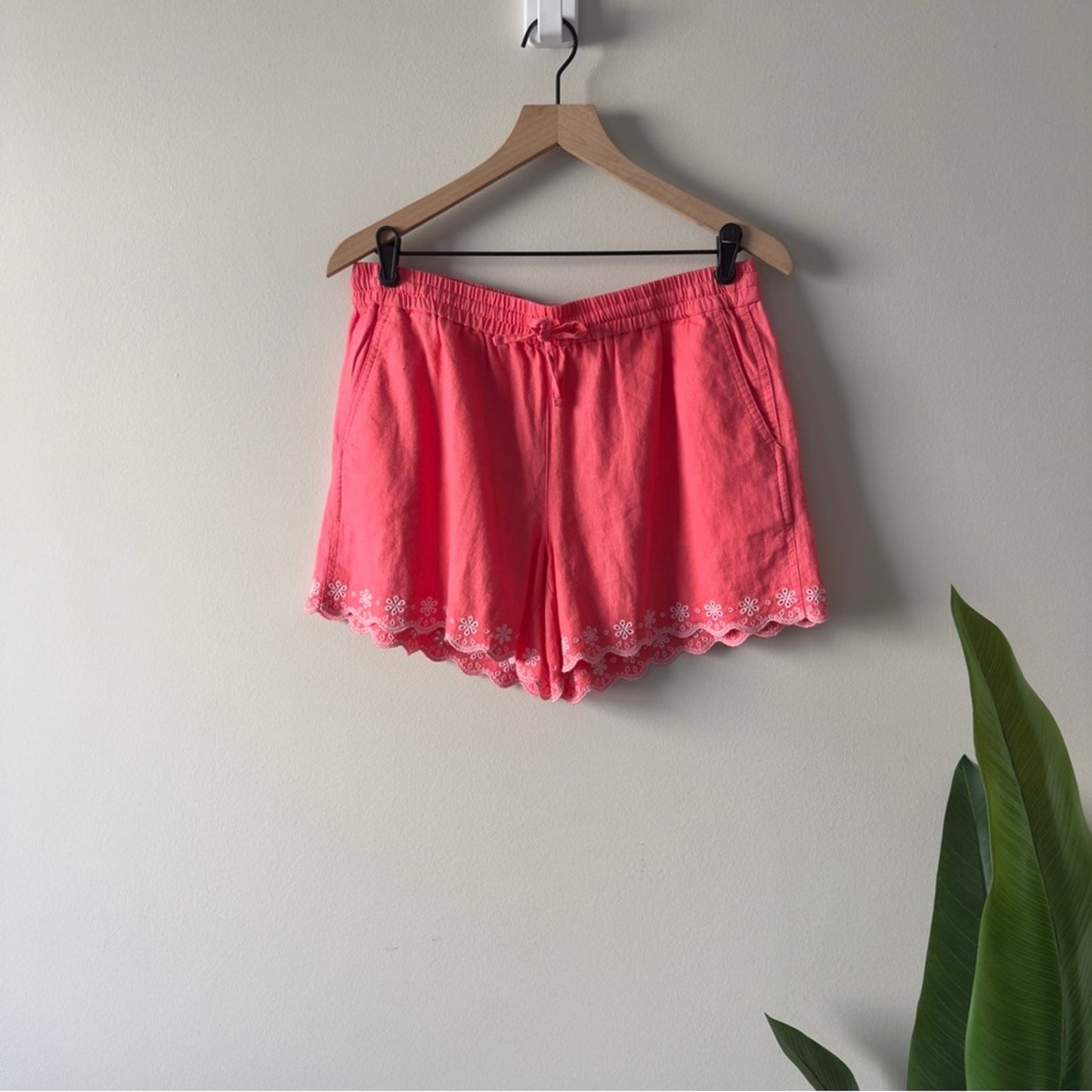 J. Crew Pink White Floral Embroidered Shorts Scalloped Hem Pull On Drawstring S