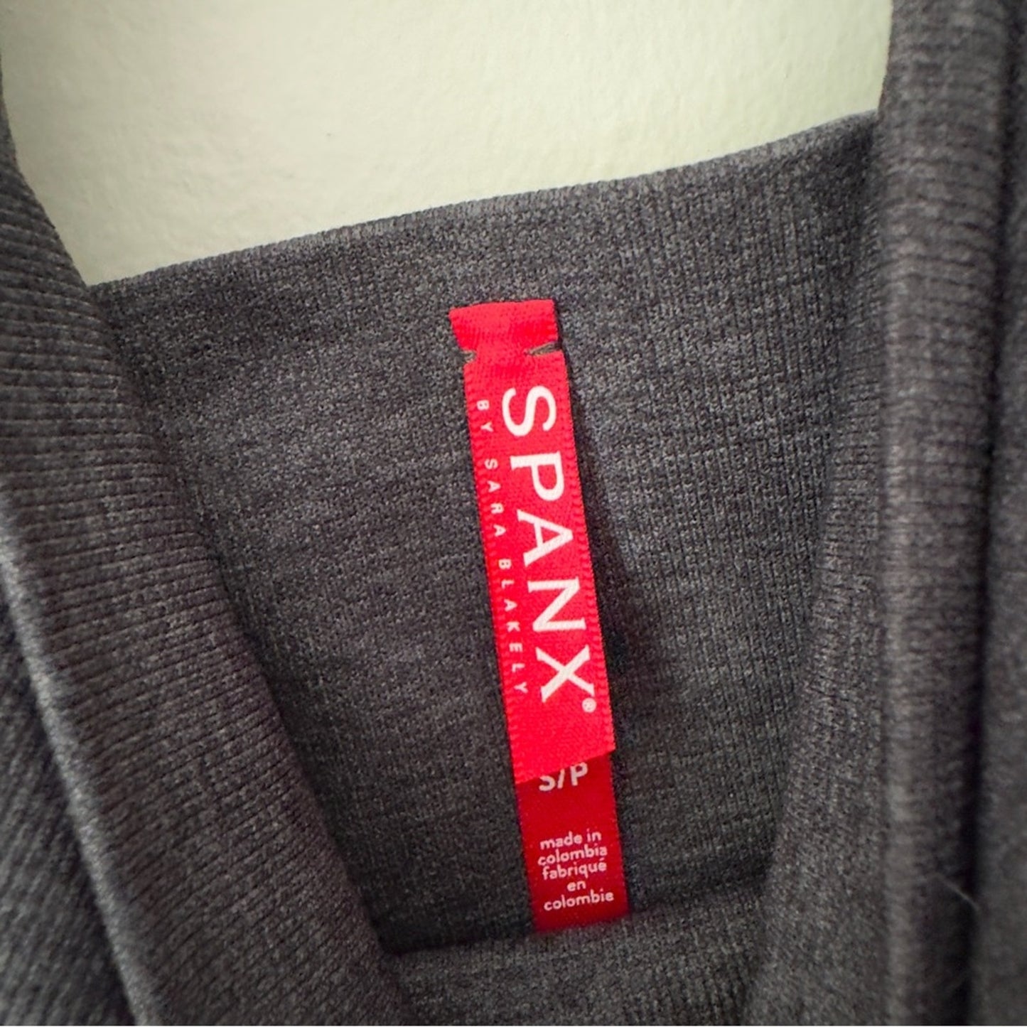 Spanx by Sara Blakely Solid Gray Athletic Leggings Seamless Stretch Activewear S