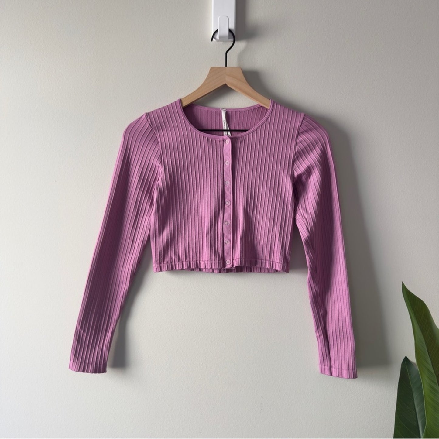 Anthropologie Pink Ribbed Crop Top Long Sleeve Snap Front Snaps Stretch cropped
