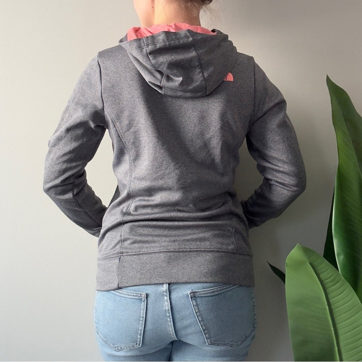 The North Face Gray and Pink Hoodie Kangaroo Pocket Long Sleeve Hood Outdoors M