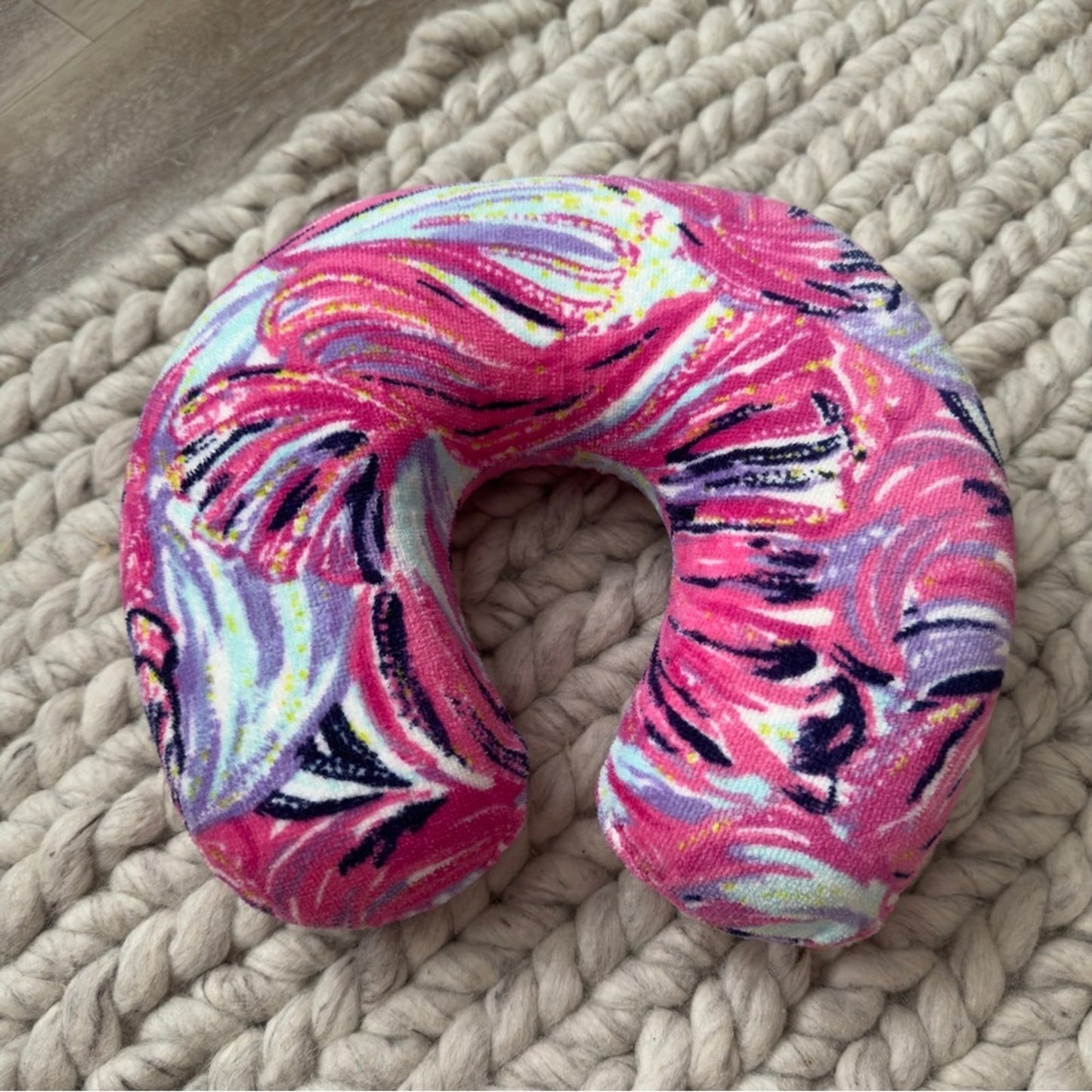 Lilly Pulitzer Travel Neck Pillow Preppy Pattern Colorful Gold Zipper Stylish