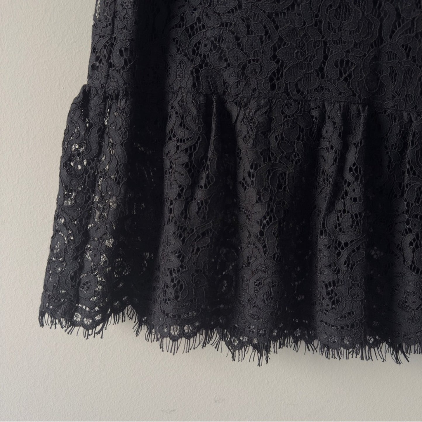 Banana Republic Black Lace Skirt Ruffle flare mermaid hem midi zip up zipper NWT