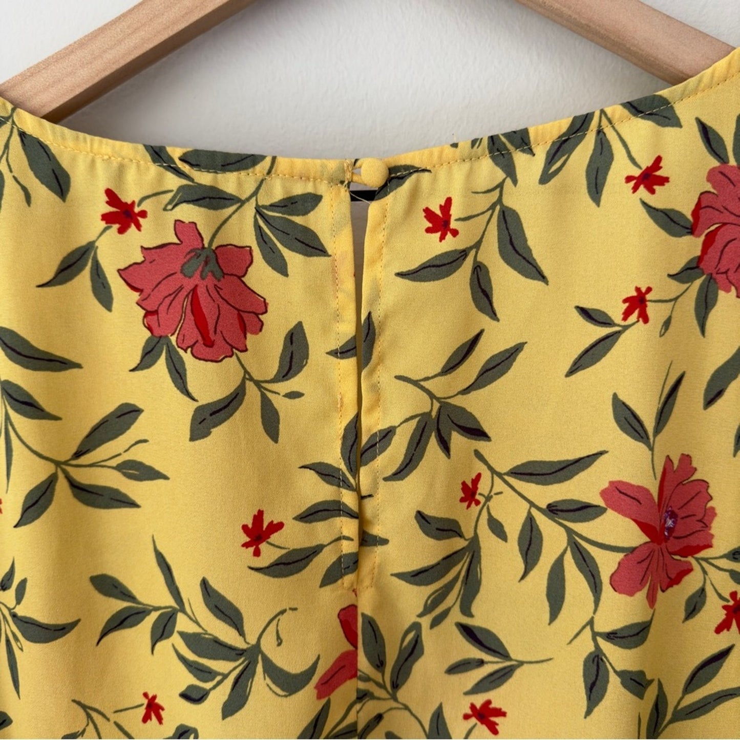 Lulus Floral Long Sleeve Peplum Top Ruched V-Neck Button Keyhole Back Polyester