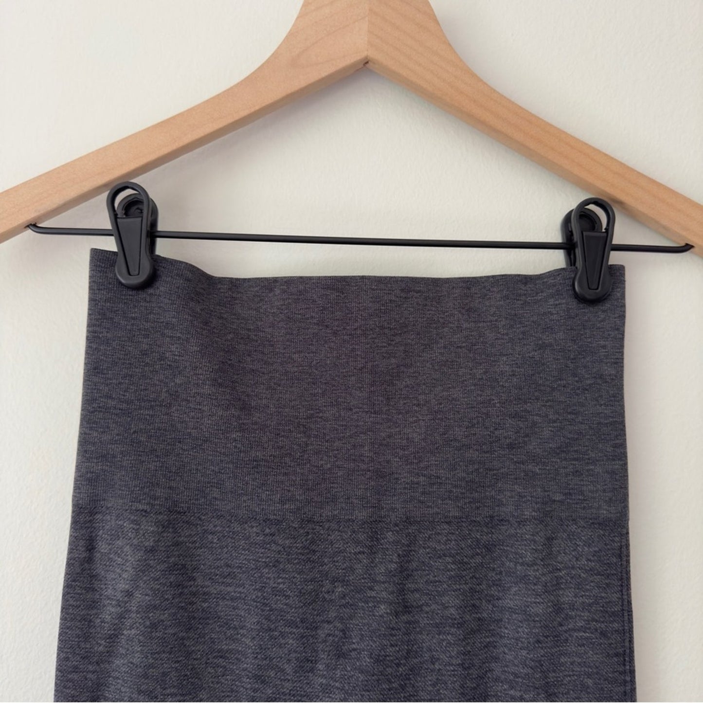 Spanx by Sara Blakely Solid Gray Athletic Leggings Seamless Stretch Activewear S