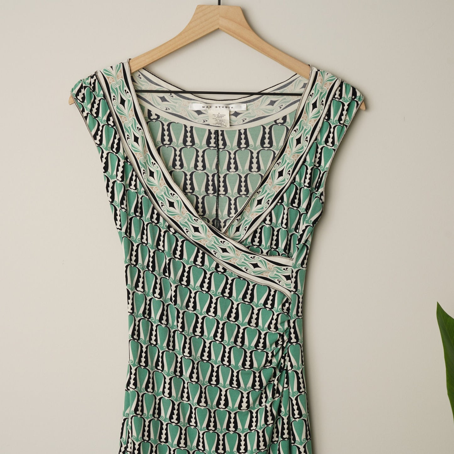 Vintage 2000s Y2K Max Studio Dress Mini Cap Sleeve Scoop V-neck Stretch Bodycon