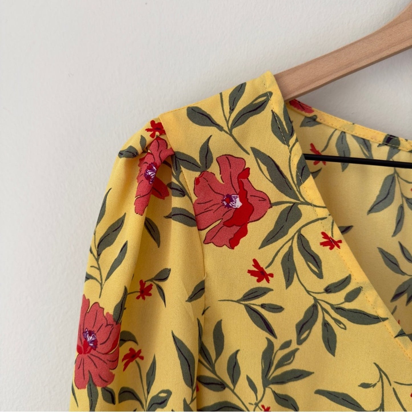 Lulus Floral Long Sleeve Peplum Top Ruched V-Neck Button Keyhole Back Polyester