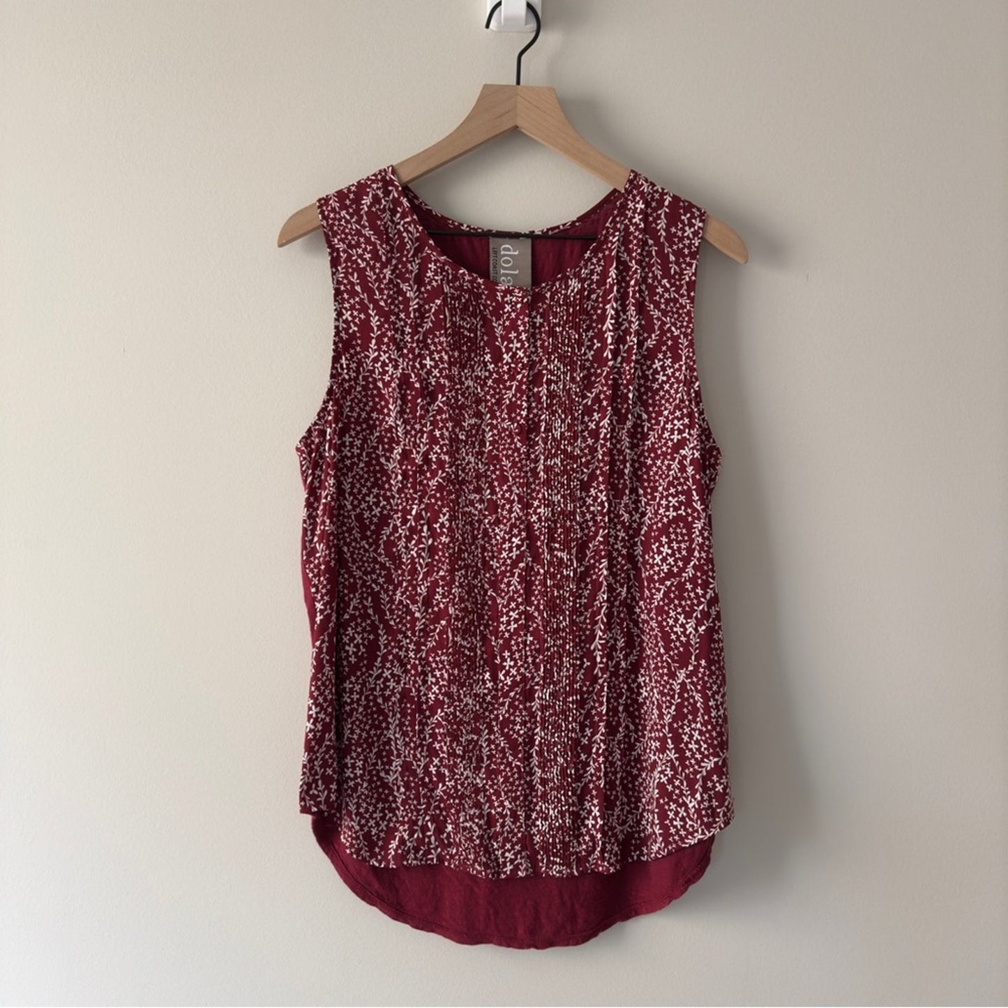 Anthropologie Dolan Left Coast Collection Red Pleated Floral Sleeveless Blouse