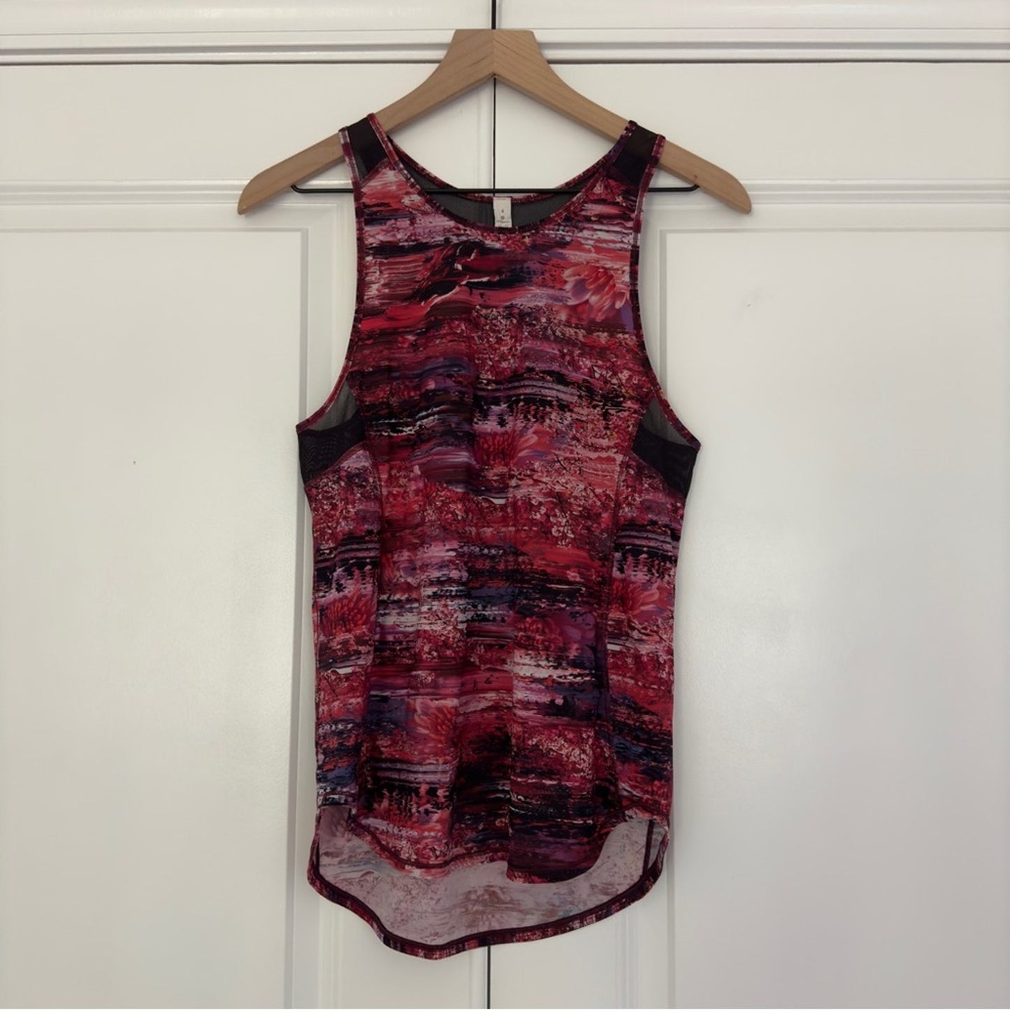Lululemon Sculpt Tank II in Dahliascape Multi / Black size 4 athletic mesh run