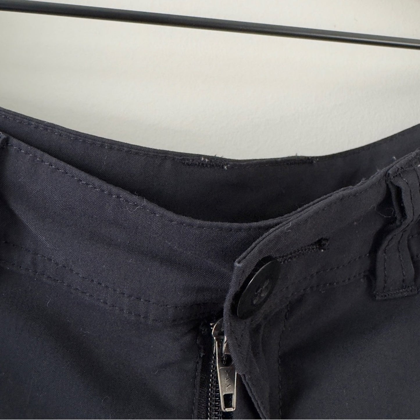 Patagonia Women's Black Bermudas zip zipper button hike hiking athletic active 4