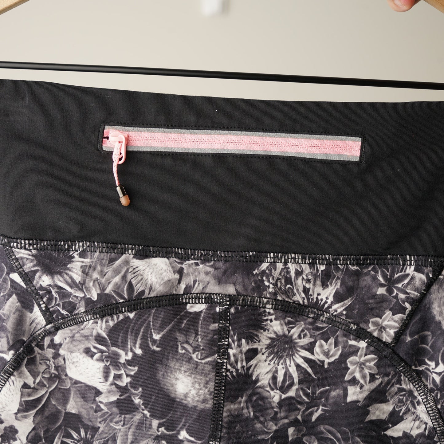 Lululemon Run: Dart & Dash Short *Block-It Pocket in Flowabunga Black Angel Wing