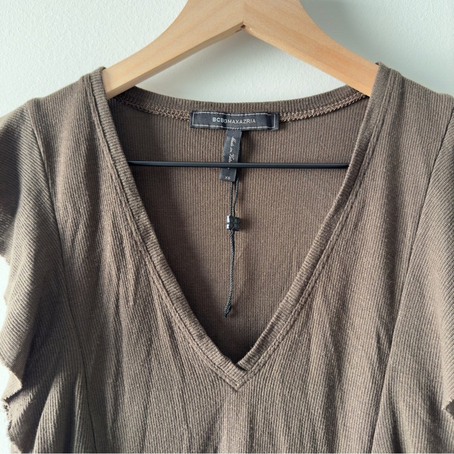 NWOT BCBGMaxAzria ribbed ruffle sides top cap sleeve olive brown v-neck lyocell