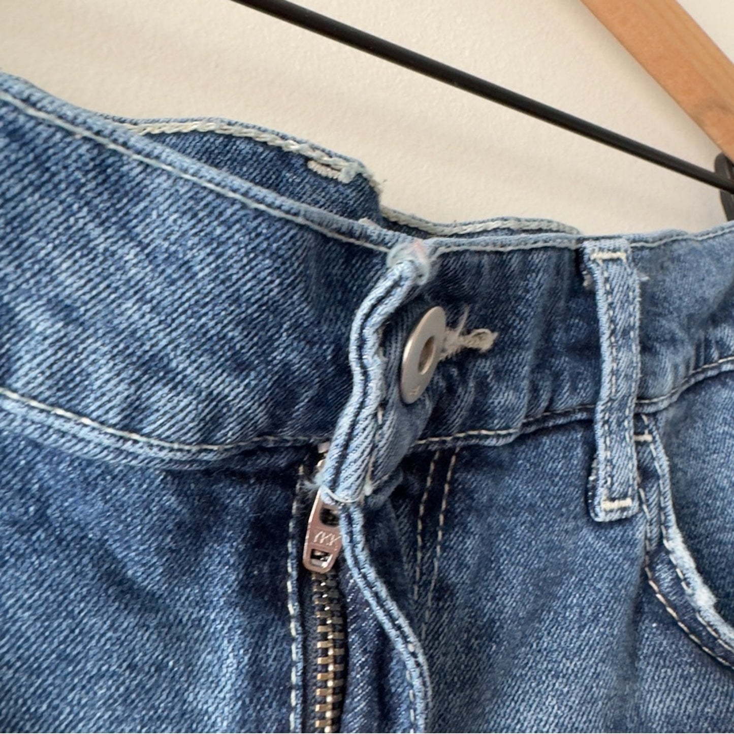 Pilcro and the Letterpress Anthropologie Sequin Embroidered Star-Patterned Jeans