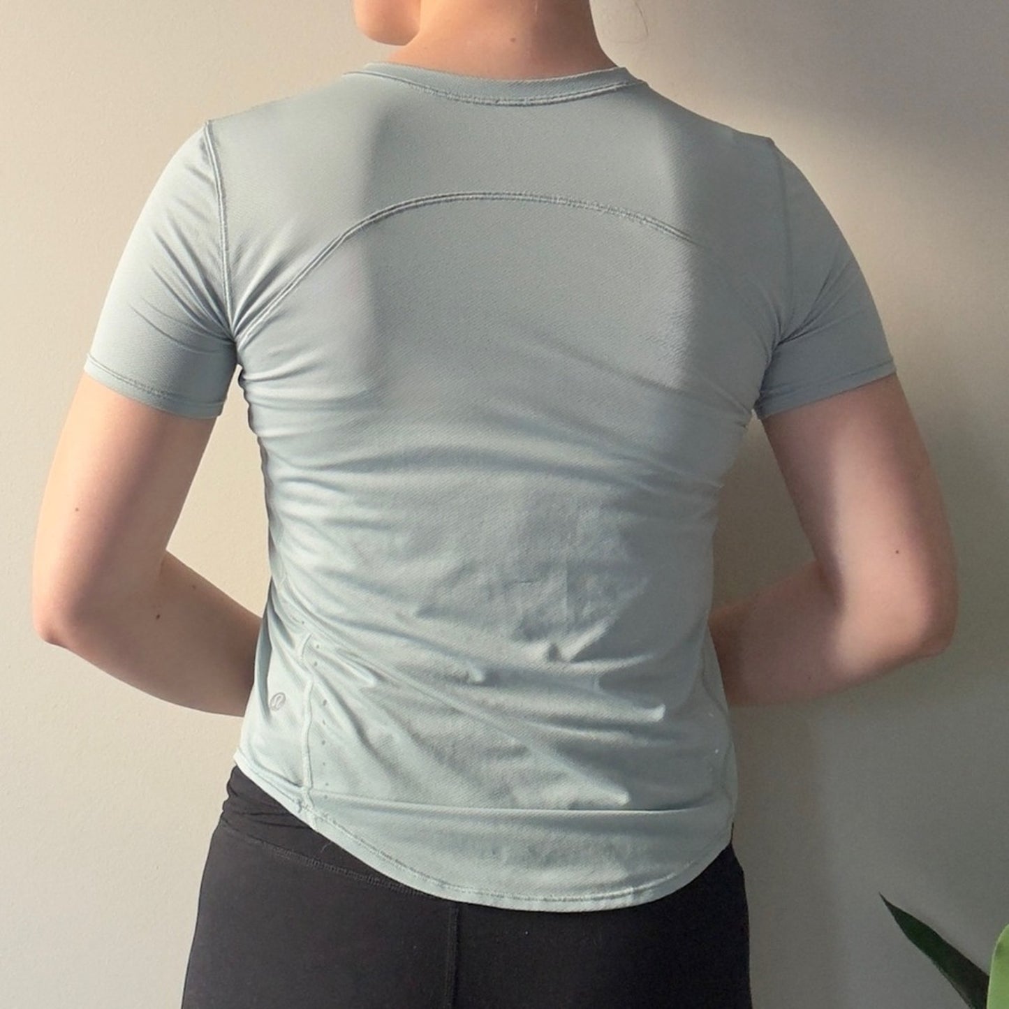 Lululemon Athletic pale green short sleeve tee top t-shirt stretch crew neck EUC