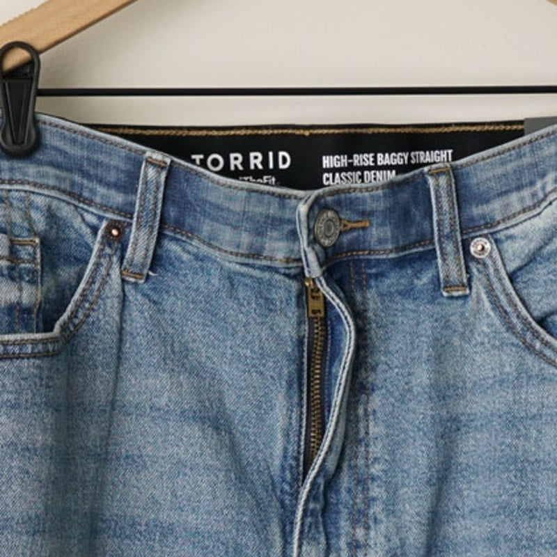 Torrid High-Rise Baggy Straight Classic Denim Jeans Distressed Medium Wash Zip