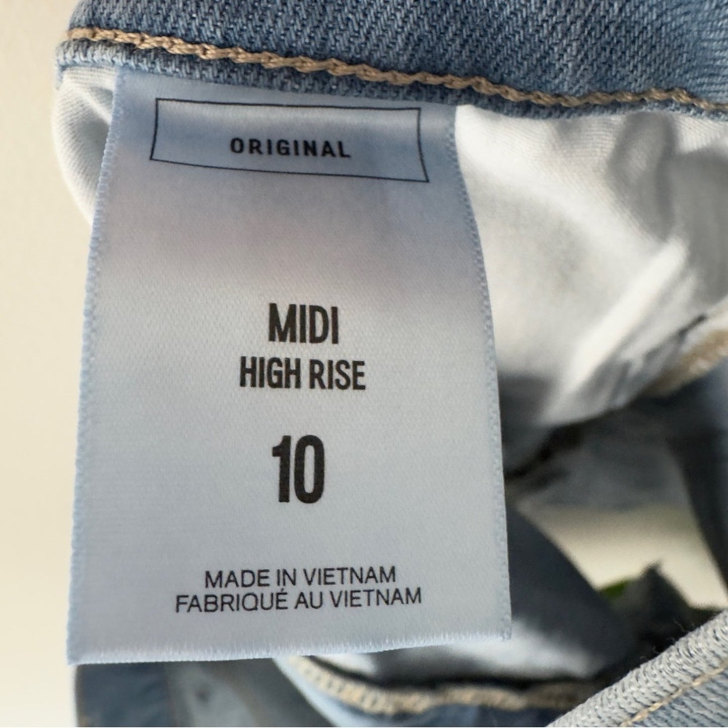 Express Midi High Rise Shorts Light Blue Leopard Print Jean Denim Zip Button NWT