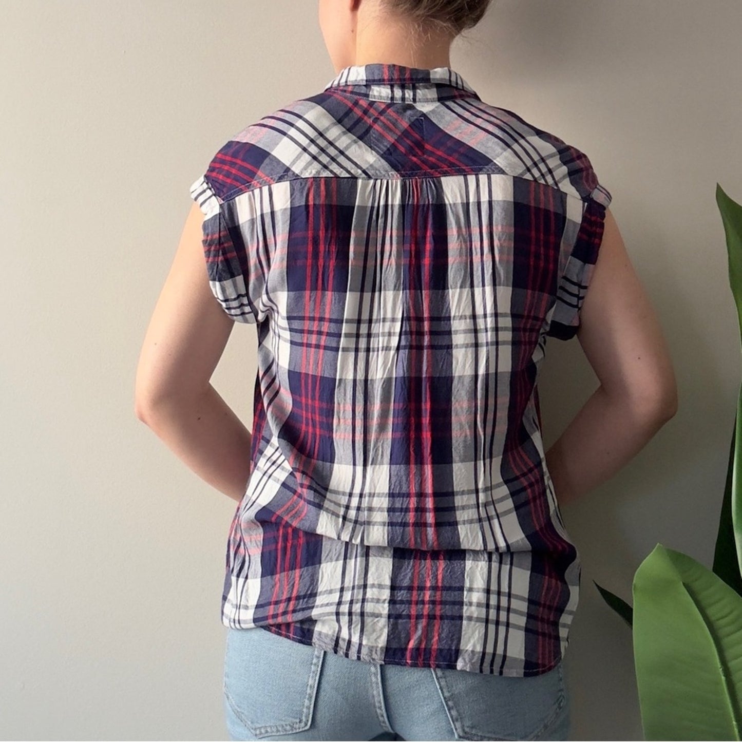 Rails Plaid Button Down Top Casual Front Pocket Collared Cap Sleeve collar