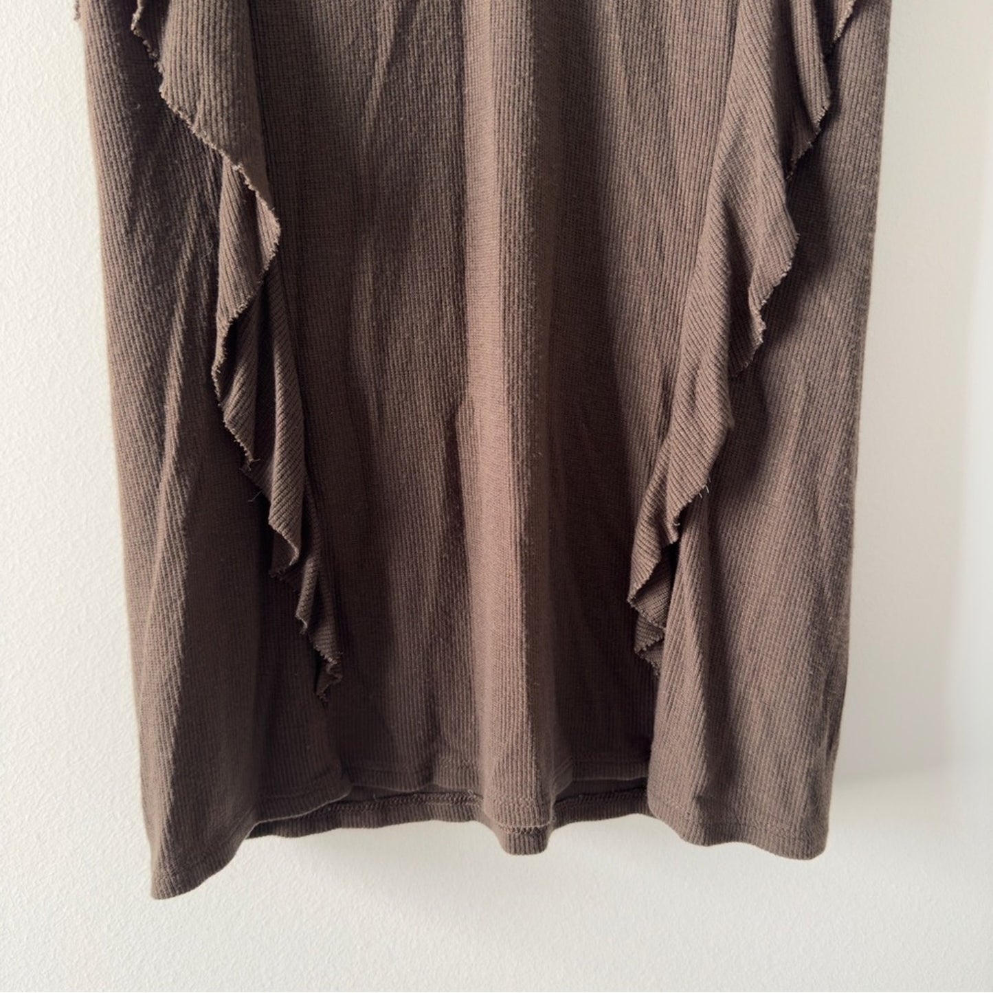 NWOT BCBGMaxAzria ribbed ruffle sides top cap sleeve olive brown v-neck lyocell