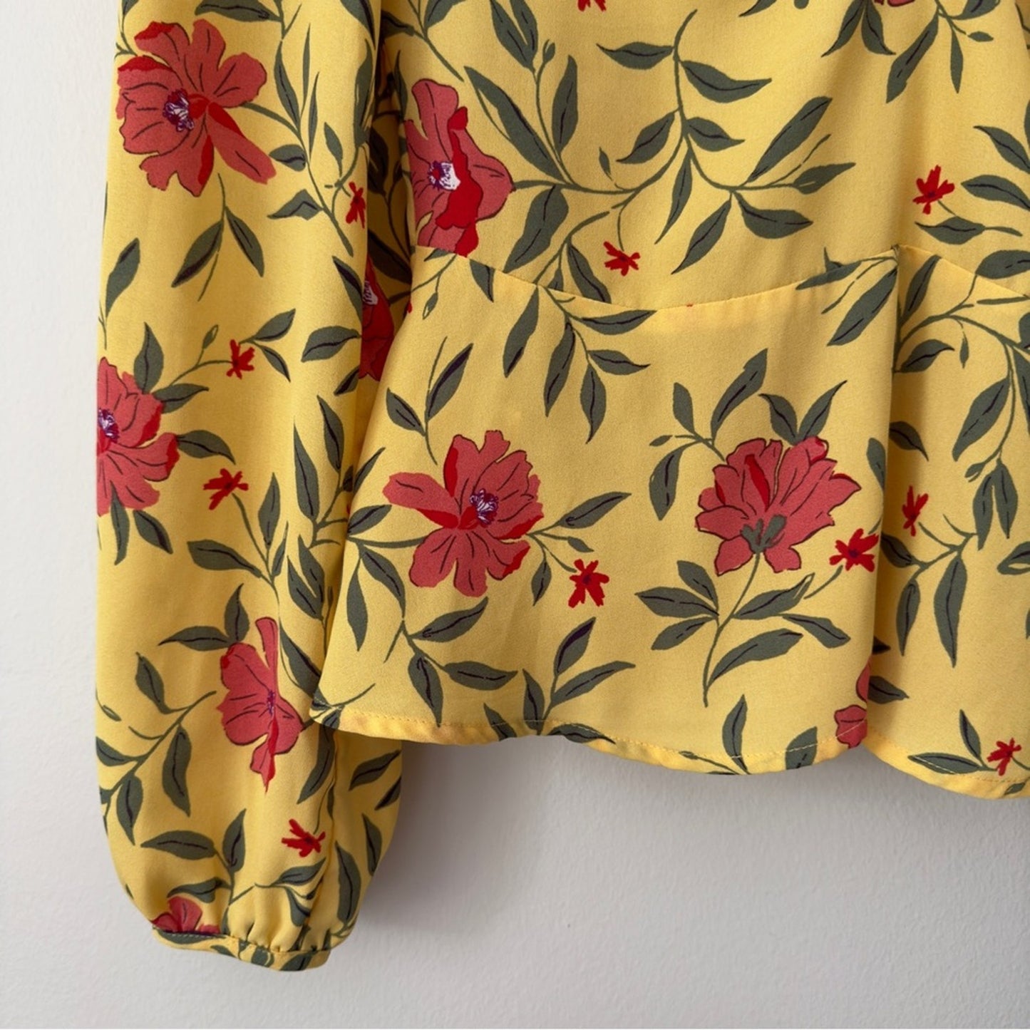 Lulus Floral Long Sleeve Peplum Top Ruched V-Neck Button Keyhole Back Polyester