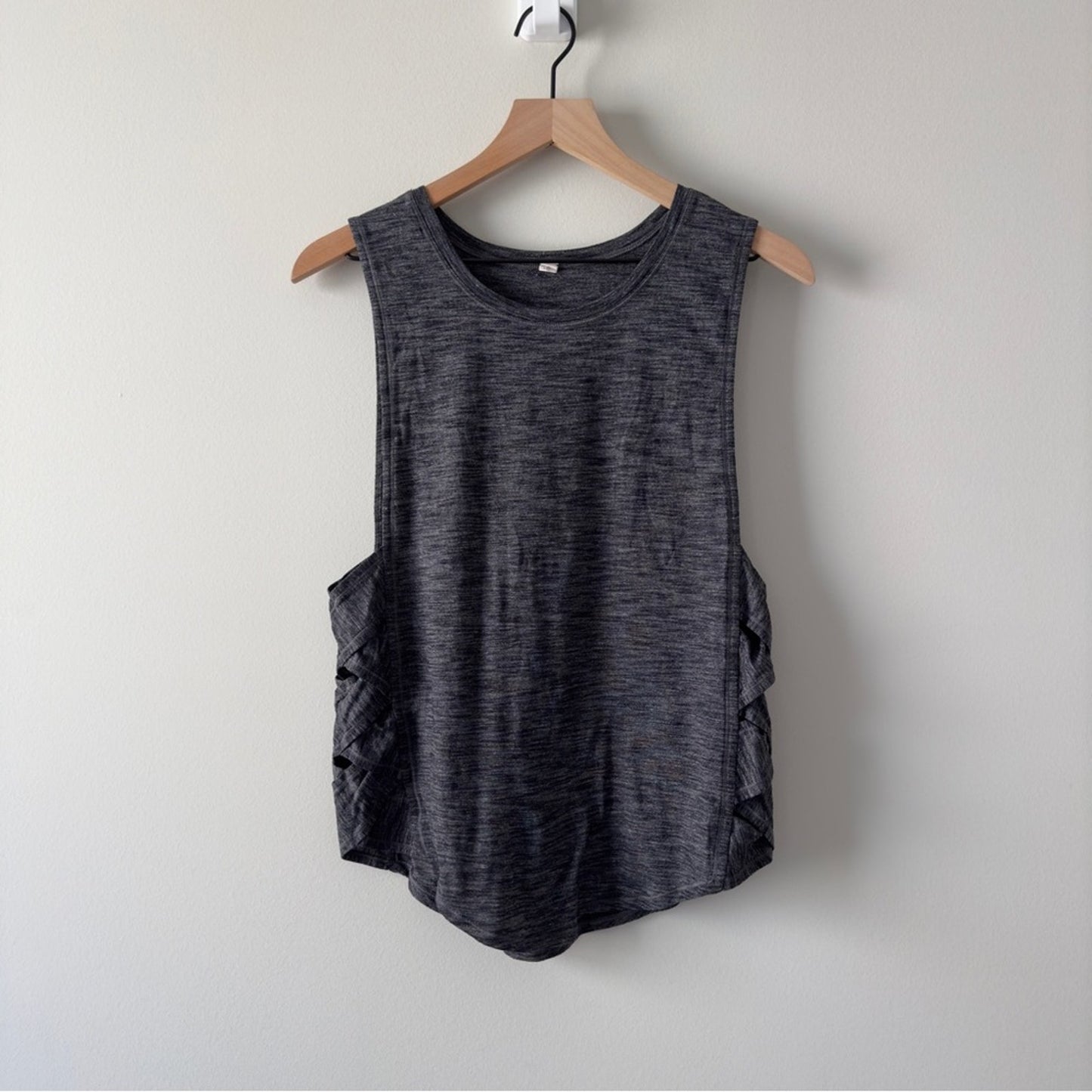 Lululemon Var-City Muscle Tank in Heathered Black size 2 lightweight top crew