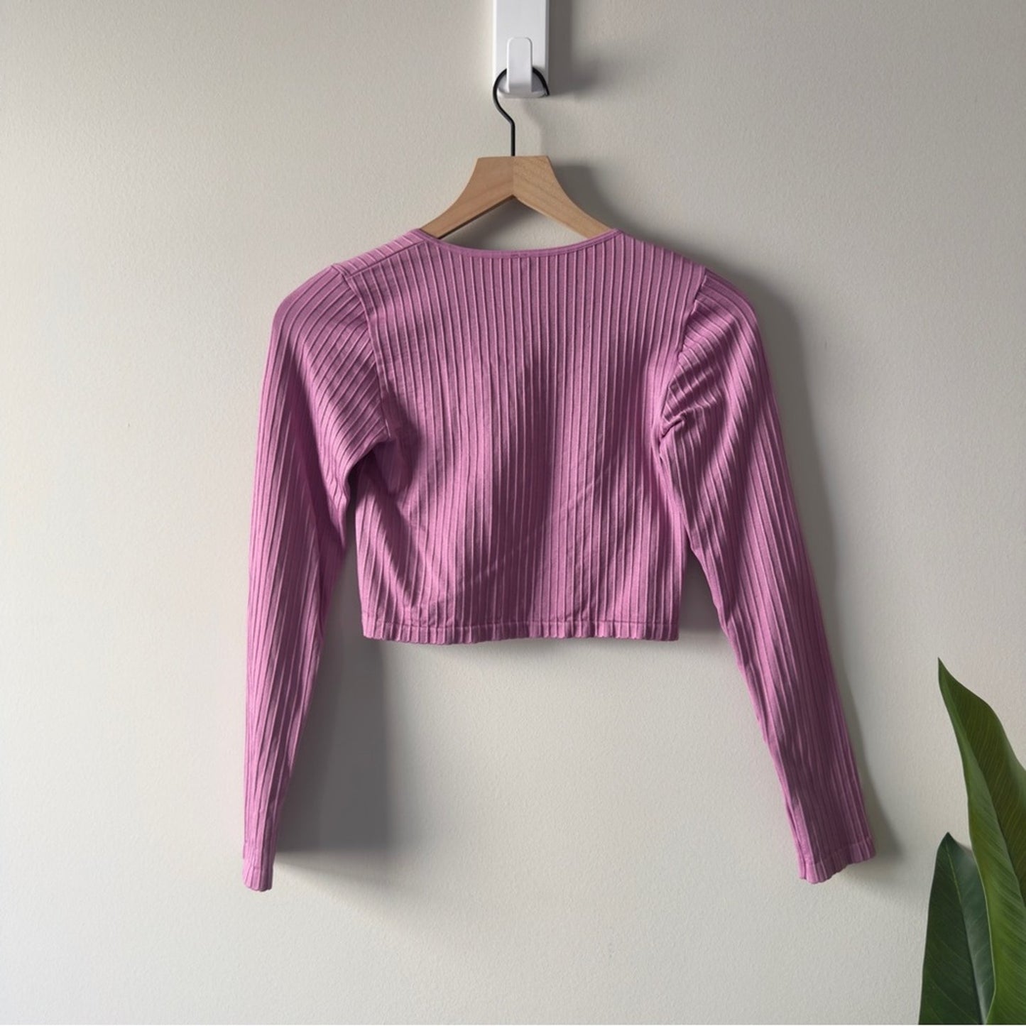 Anthropologie Pink Ribbed Crop Top Long Sleeve Snap Front Snaps Stretch cropped
