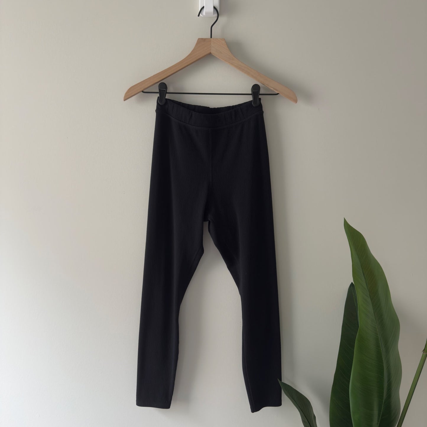 Alo Yoga Ribbed Leggings Black Stretch solid athletic Athleisure activewear EUC