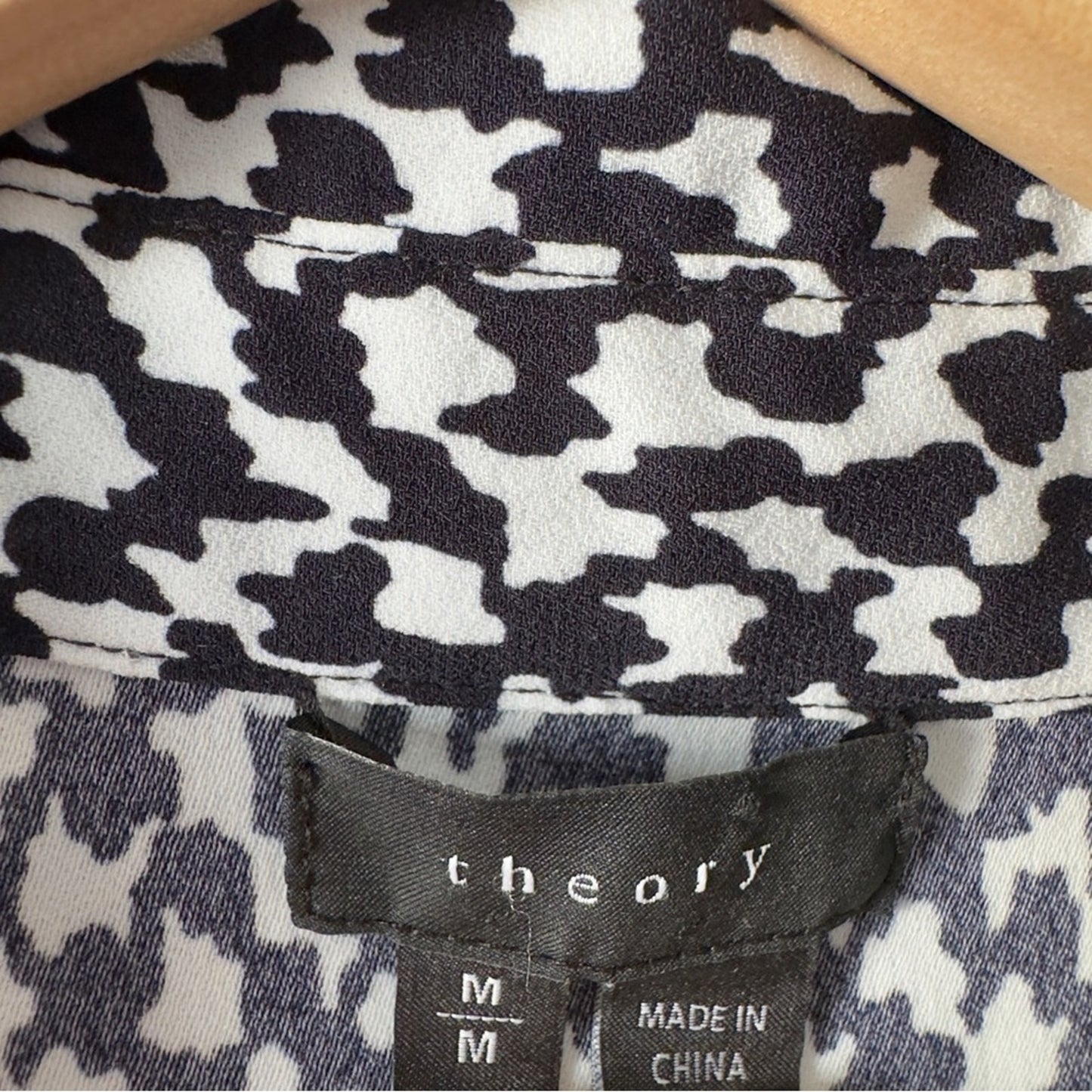Theory Long Sleeve Button Down Stylish Black and White Top Petterned Collared M