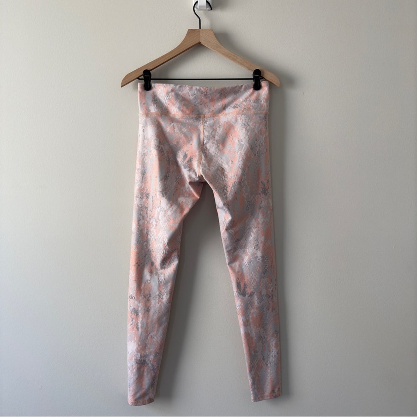 ALO Yoga Peach and Gray Snake Print Athletic Leggings stretch Athleisure active