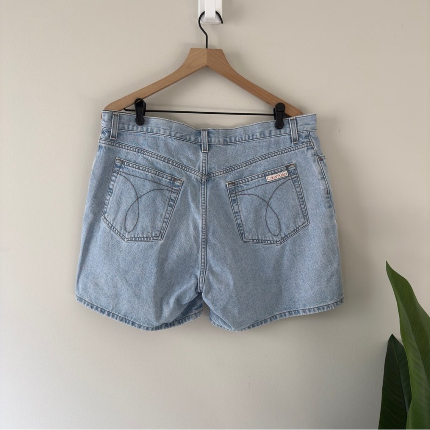 Vintage Y2K Calvin Klein Easy Fit 5-Pocket Short Light Blue Jean Shorts Denim 16