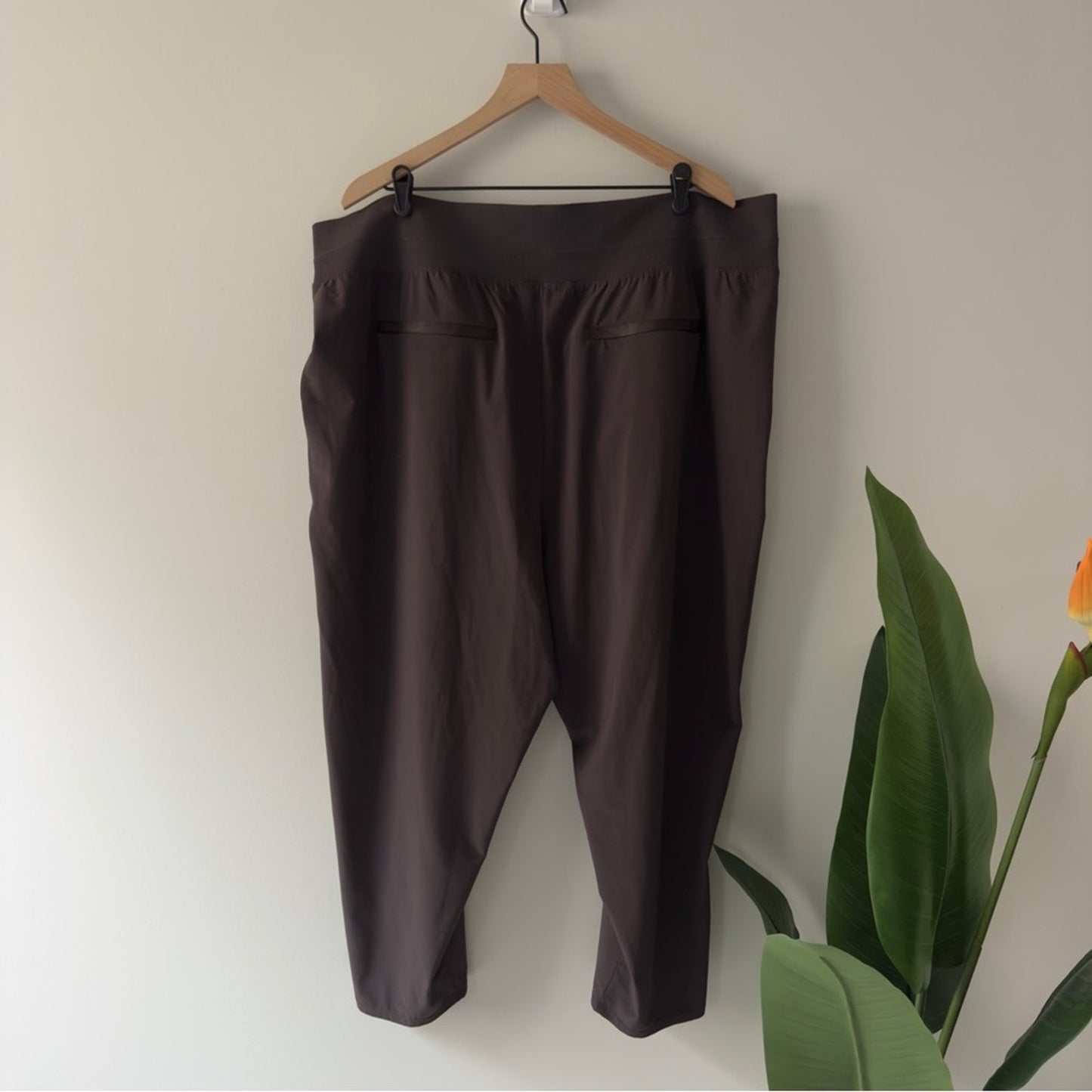 Athleta Nolita Slim Tapered Crop Pant Dark Brown Cropped Pants Athletic Active