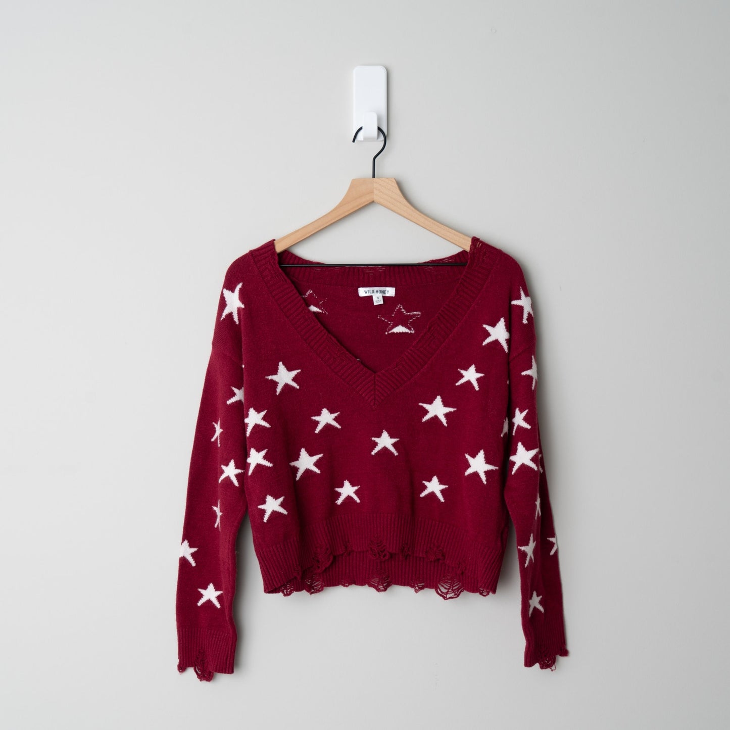 Wild Honey Star Pattern V-Neck Sweater Pullover Long Sleeve Distressed Hem Crop