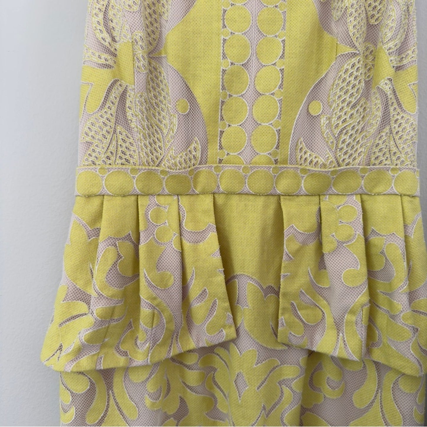 BCBGMaxAzria Sleeveless Mesh Dress Pencil Yellow & Cream Mini Zipper Zip Up Back