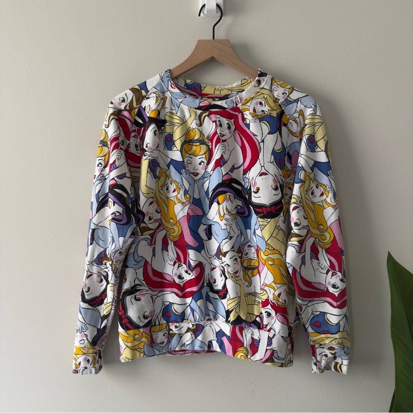 Disney ElevenParis “Who Runs the World” Colorful Princess Character Sweatshirt M