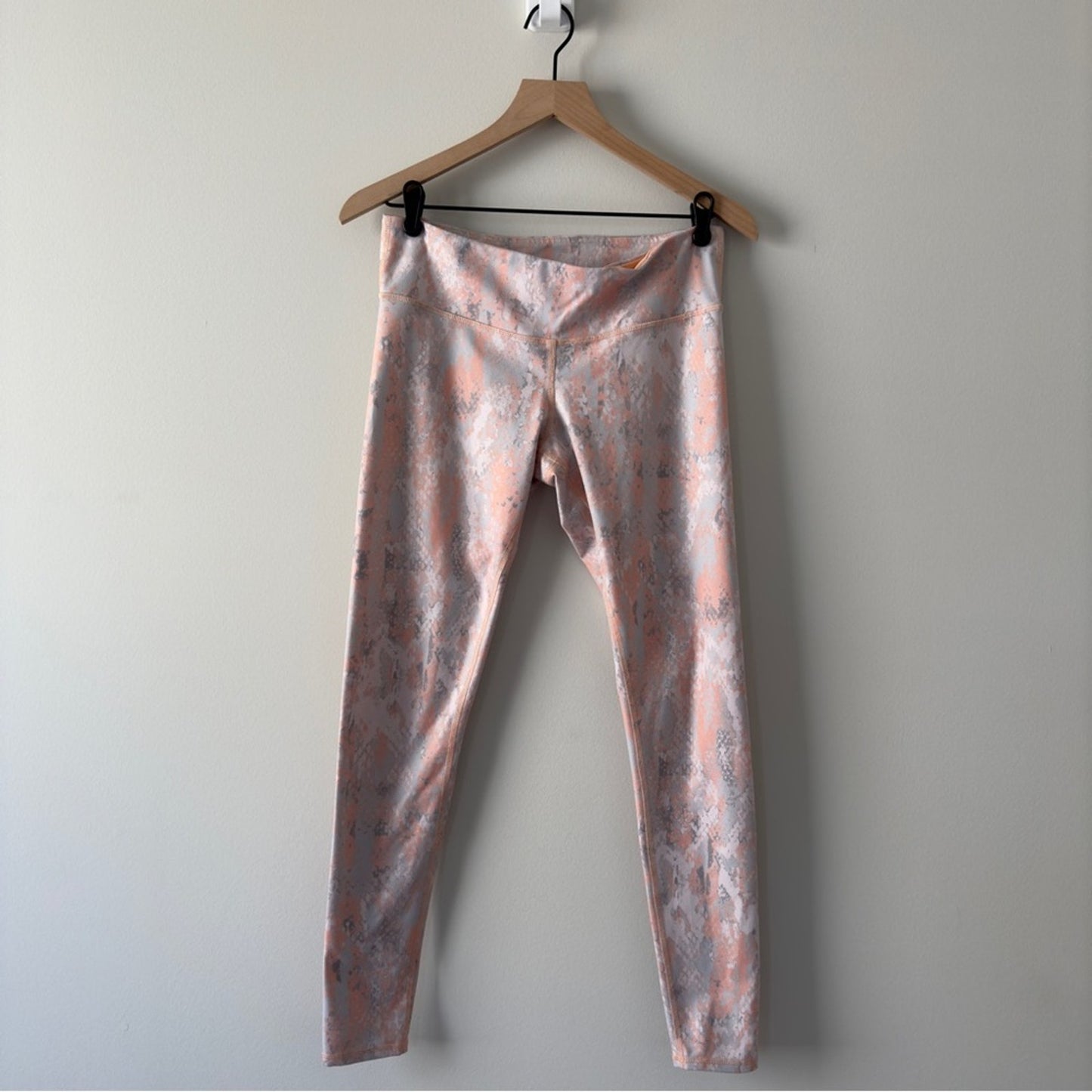 ALO Yoga Peach and Gray Snake Print Athletic Leggings stretch Athleisure active