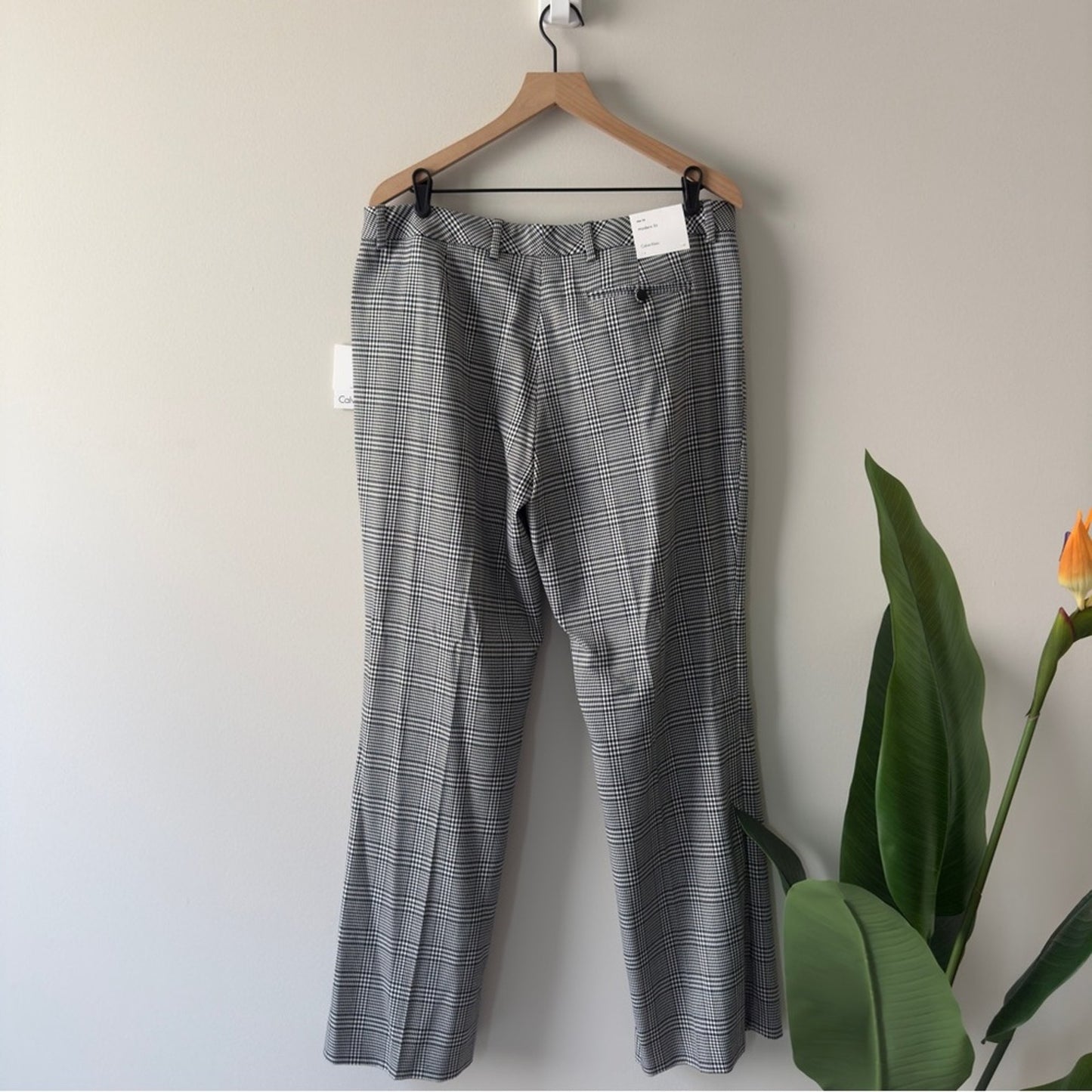 Calvin Klein Modern Fit Black White Plaid Pants Zip Button Pockets Belt Loops 14