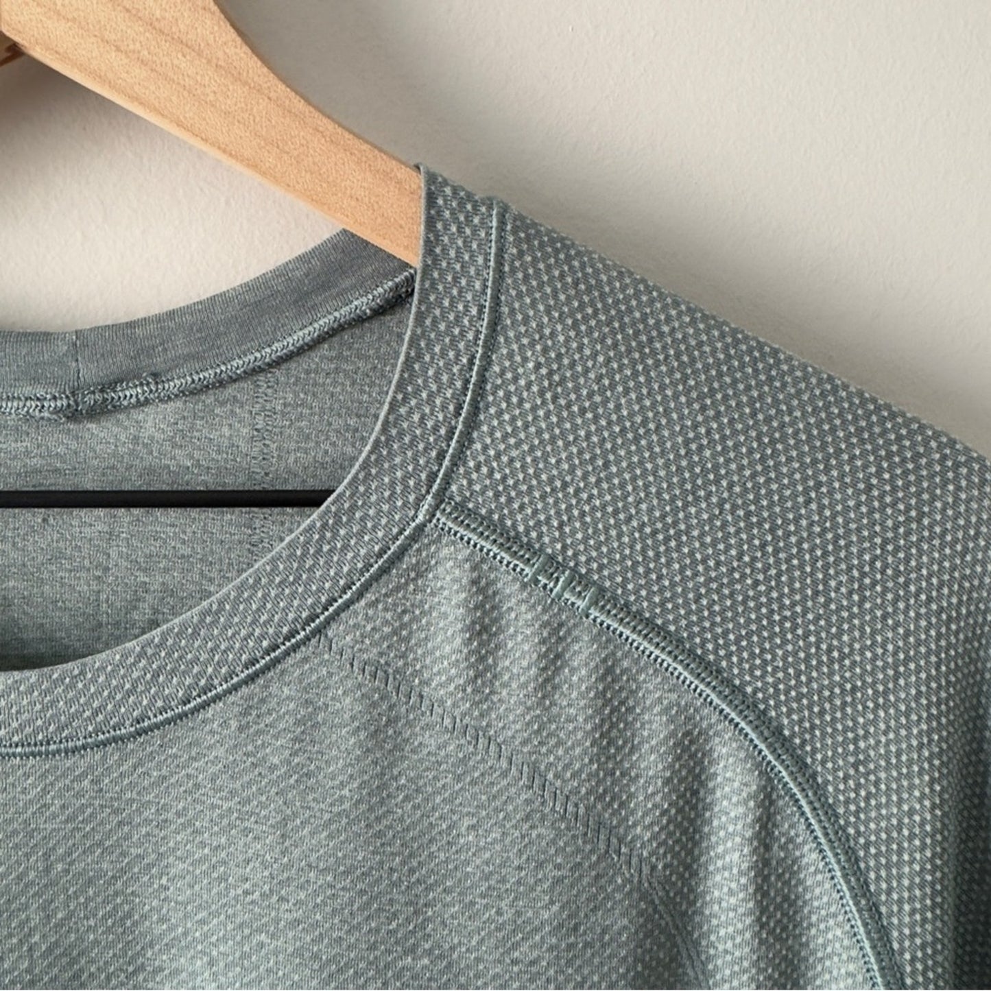 Lululemon Metal Vent Tech Short Sleeve Shirt Athletic Activewear Active Running