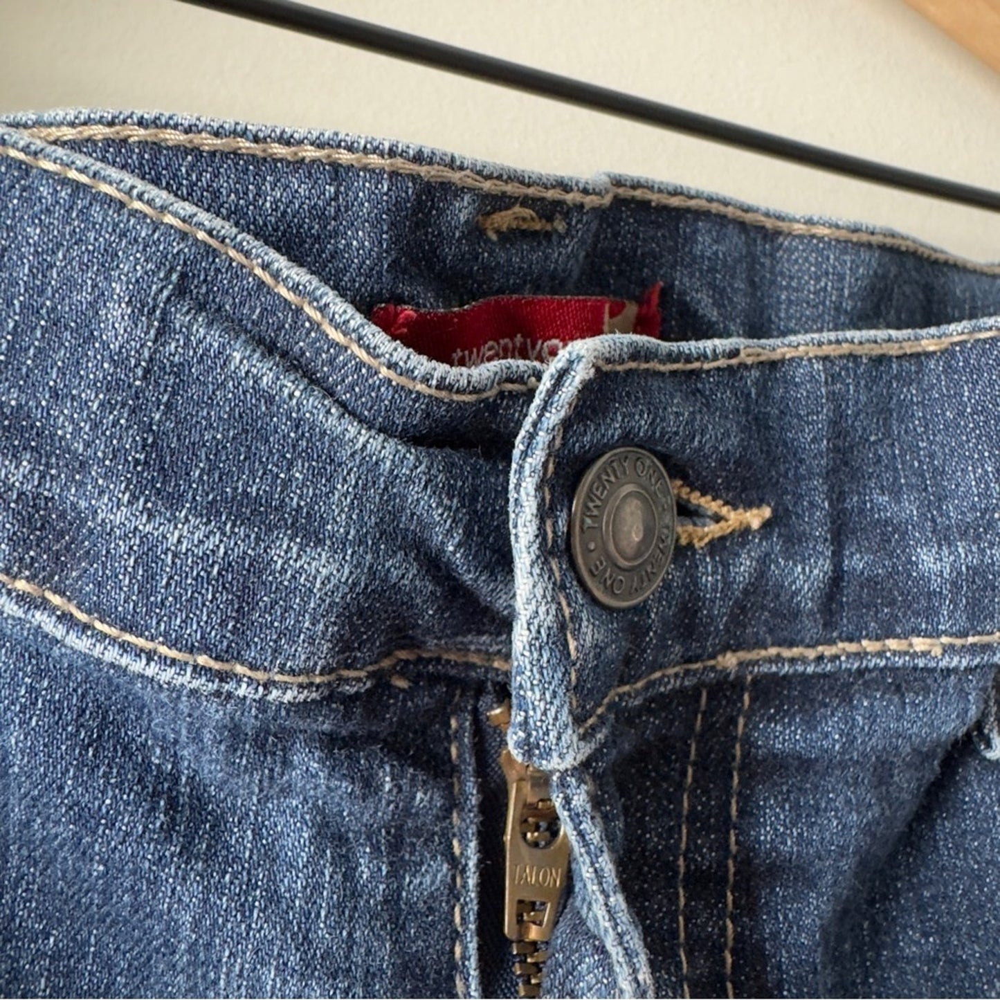 Vintage Y2K Forever 21 Low-Rise Denim Jean Shorts Bermuda 2000s Zip button Dark