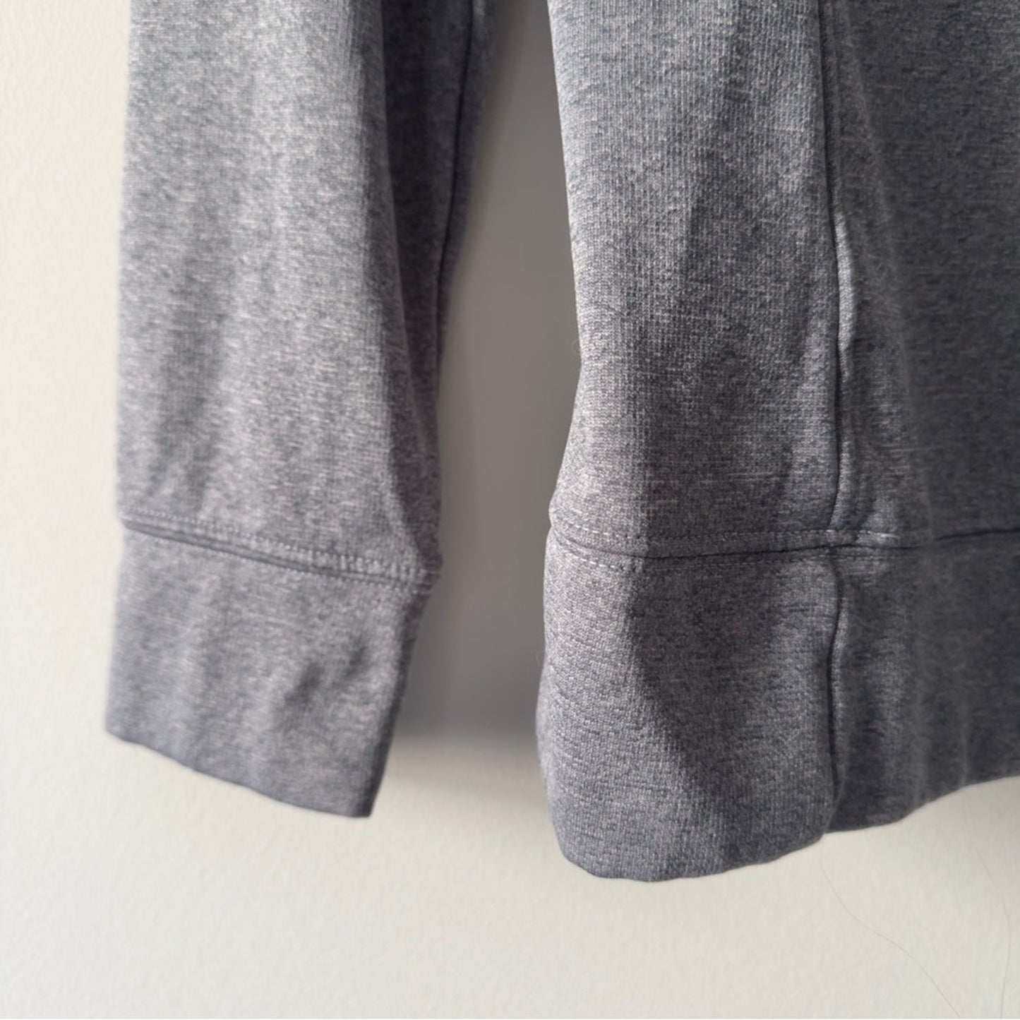 The North Face Gray and Pink Hoodie Kangaroo Pocket Long Sleeve Hood Outdoors M