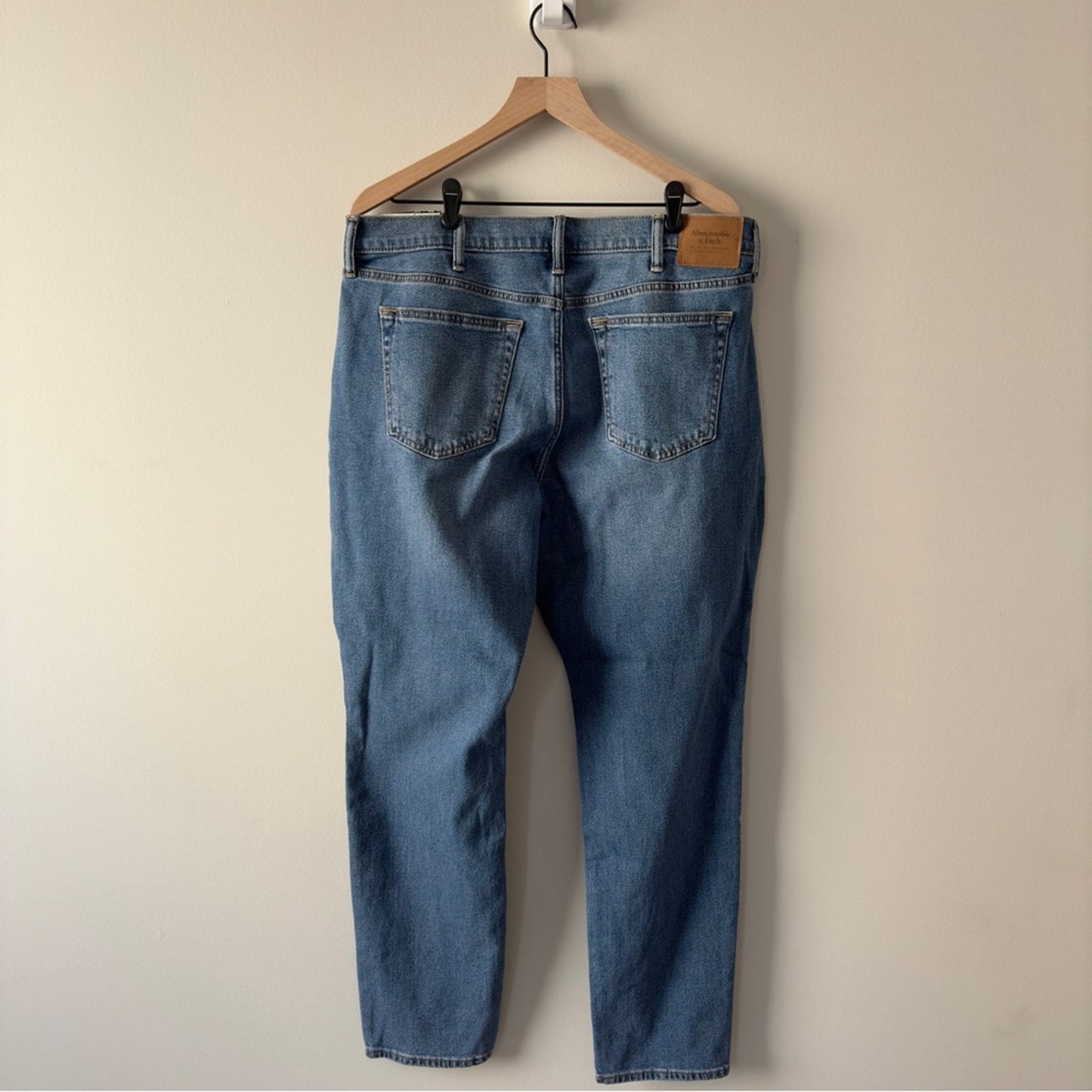 Abercrombie & Fitch The A&F Athletic Slim Jeans Blue Denim distressed Pockets 36