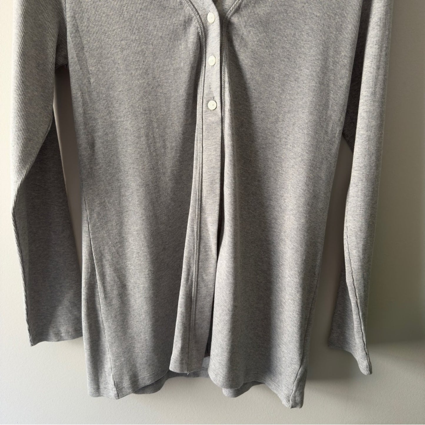 Elie Tahari Gray Long Sleeve Cardigan Half Button Front Minimalist Ribbed Solid