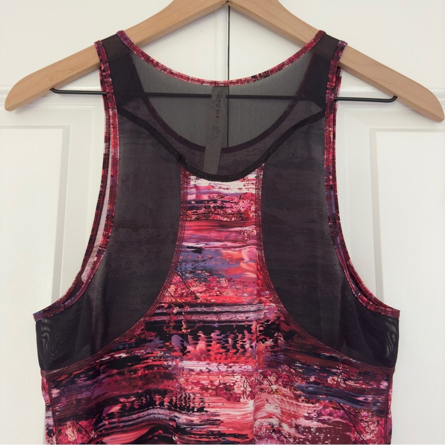 Lululemon Sculpt Tank II in Dahliascape Multi / Black size 4 athletic mesh run