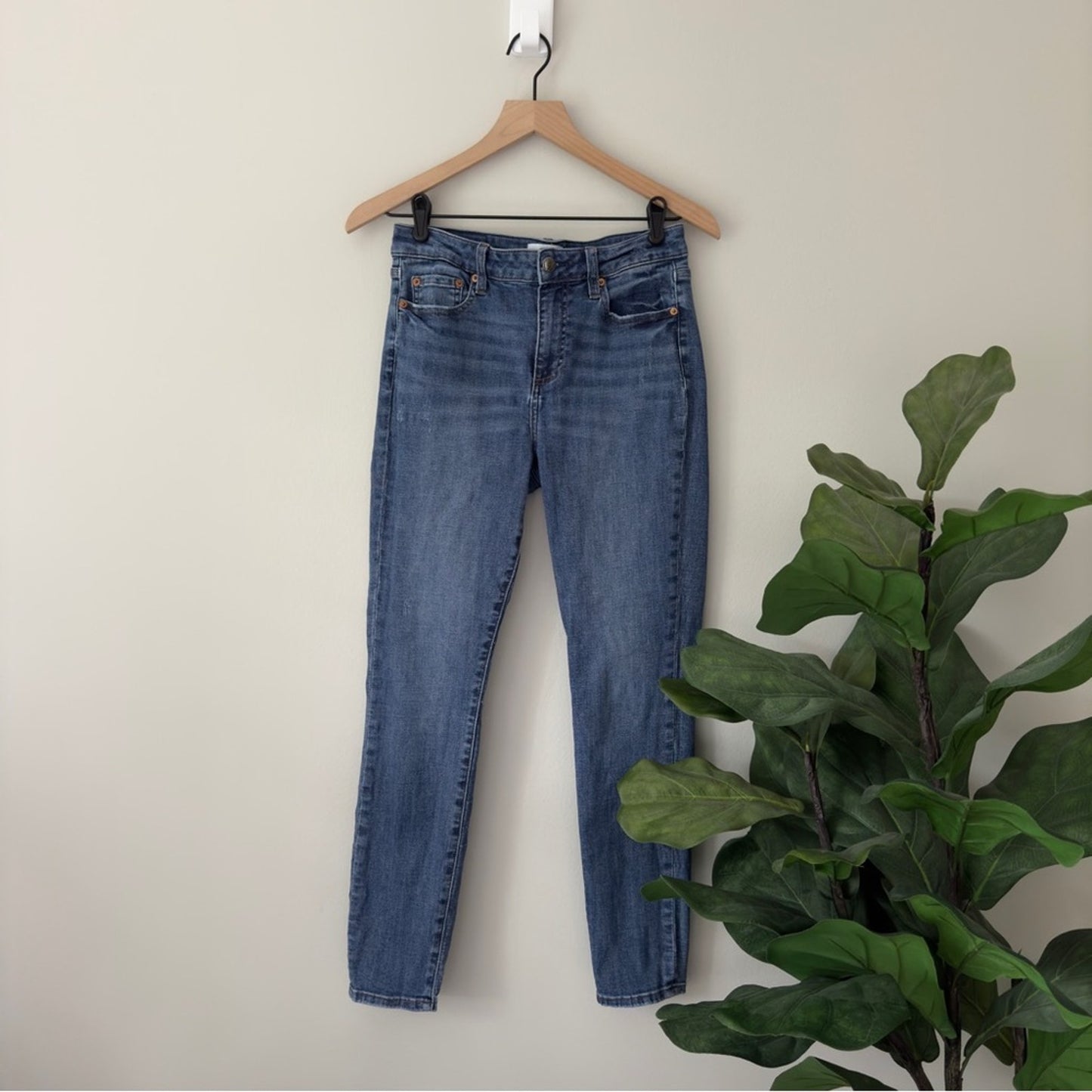 Pistola Medium Wash Skinny Jeans 5-Pocket Solid Denim Belt Loops Zipper Button