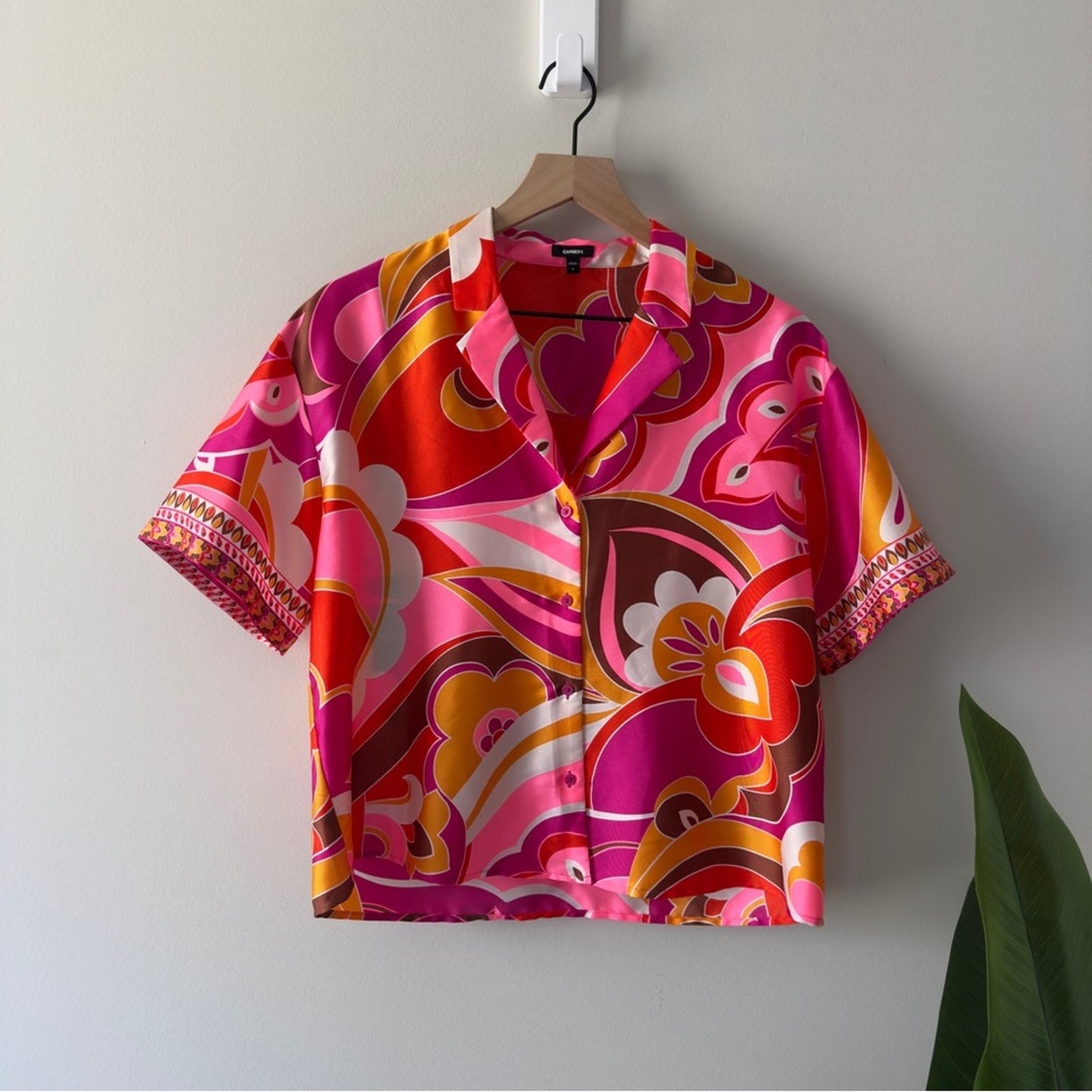 Express Pink and Orange Patterned Set Vibrant Button Down Top elastic tie shorts