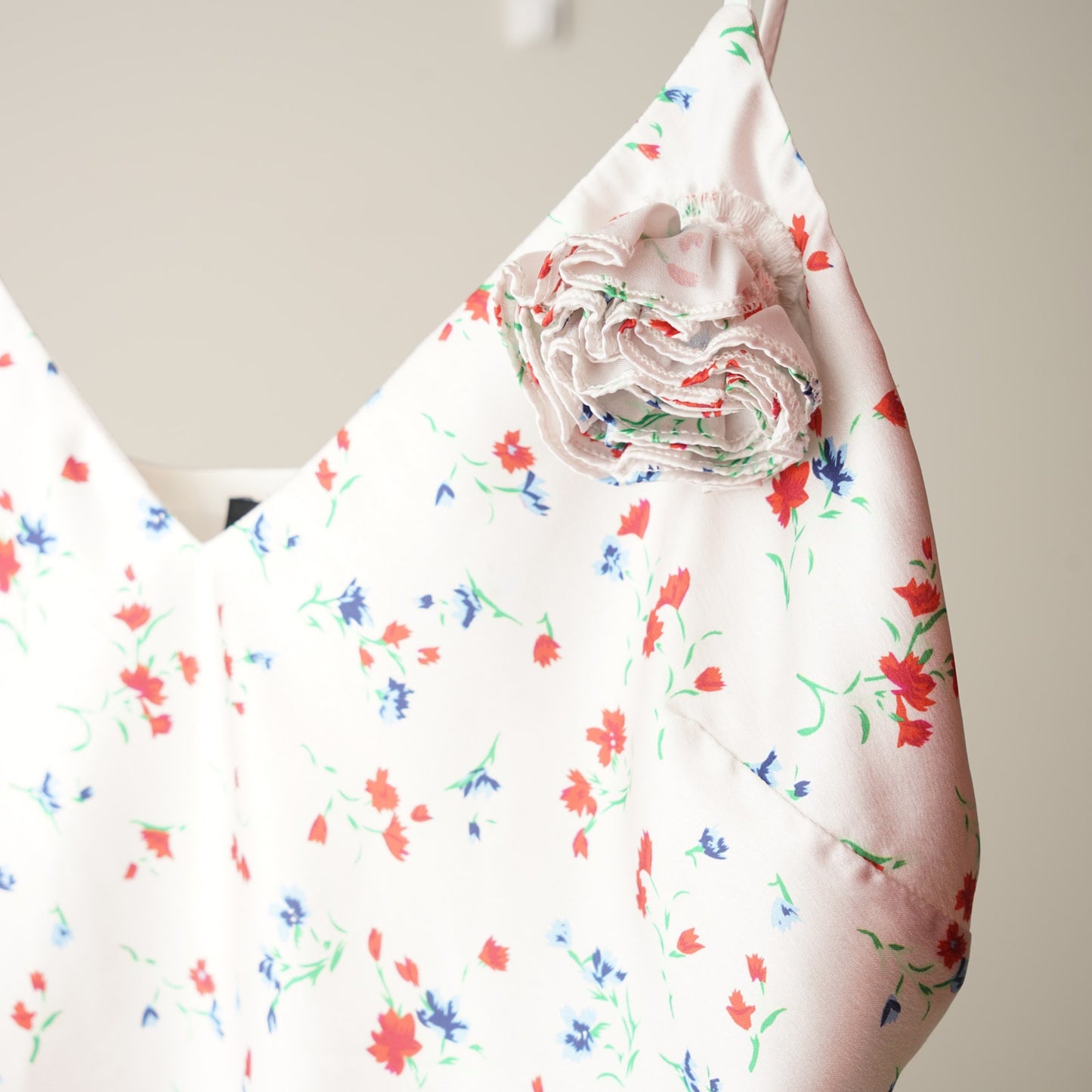 Anthropologie Bardot Wisteria Cami Top Rose Ditsy Floral Pattern Scoop V-Neck 12