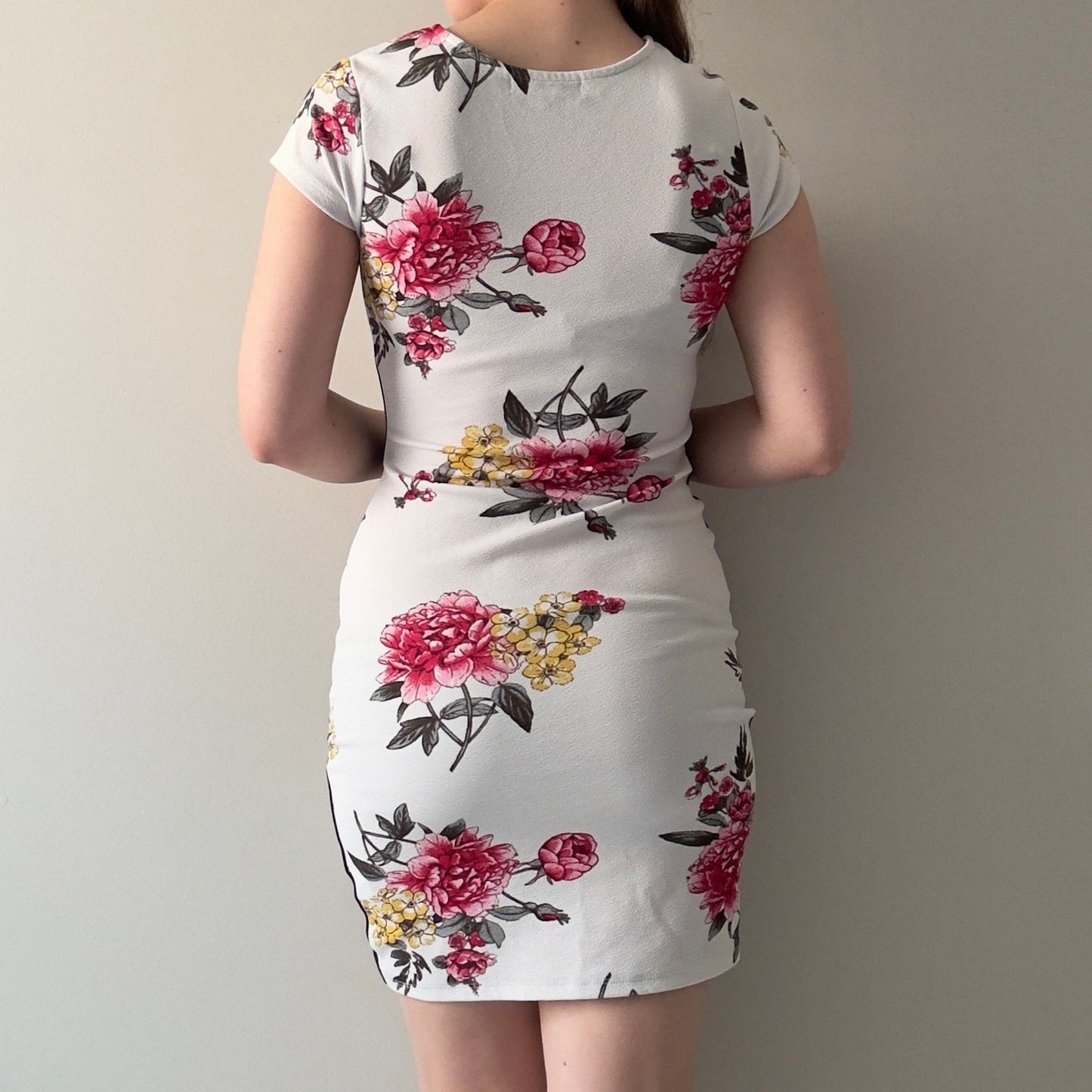 Almost Famous Floral Faux Wrap Mini Dress Short Sleeve V-Neck Bodycon Crepe M