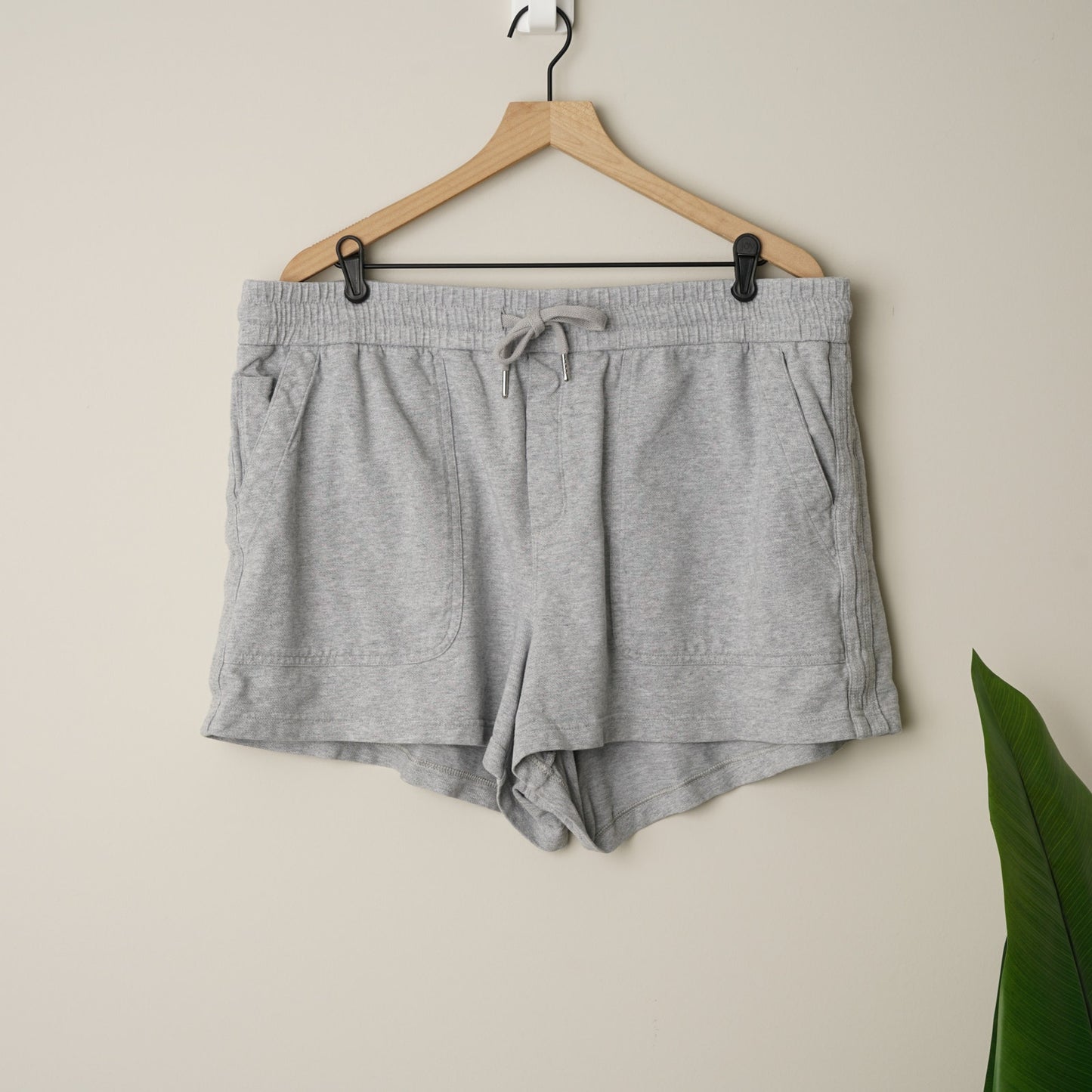 Athleta Farallon Heathered Short Gray Athleisure Cotton Stretch Drawstring EUC