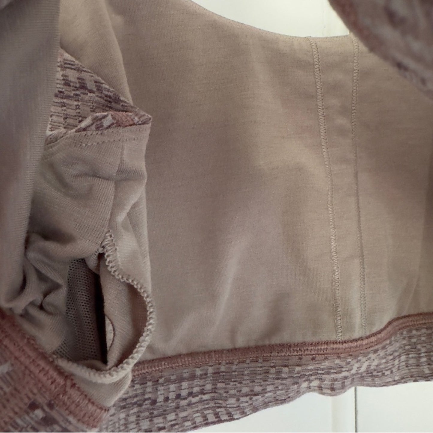 Lululemon Energy Bra in Arrow Jacquard Antique Bark Copper Coil sports Strappy