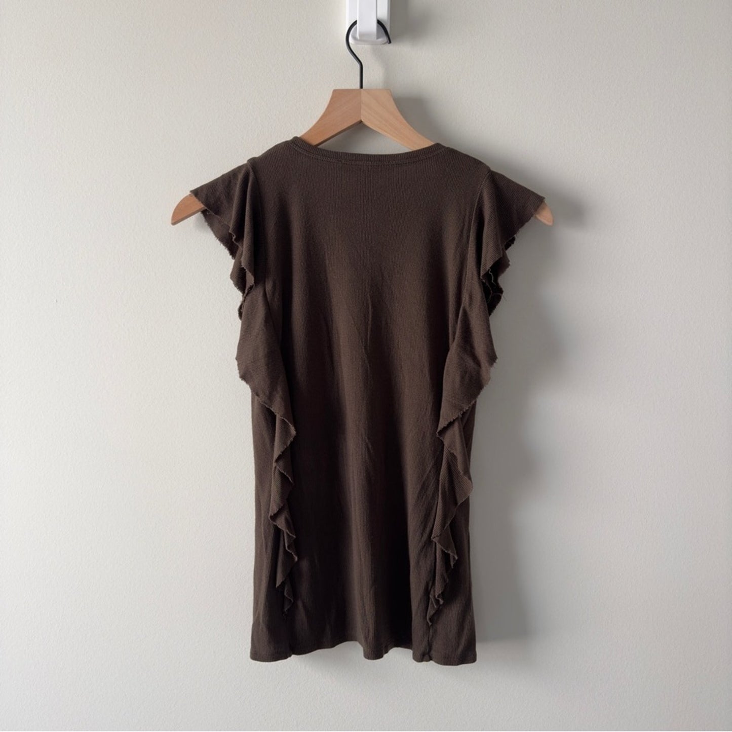 NWOT BCBGMaxAzria ribbed ruffle sides top cap sleeve olive brown v-neck lyocell