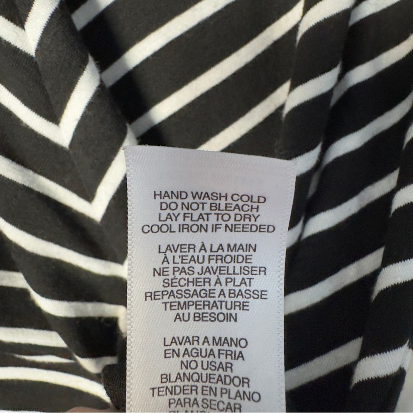 Frame Black and White Striped Top Puffed Short Sleeve V-Neck Casual Stretch EUC